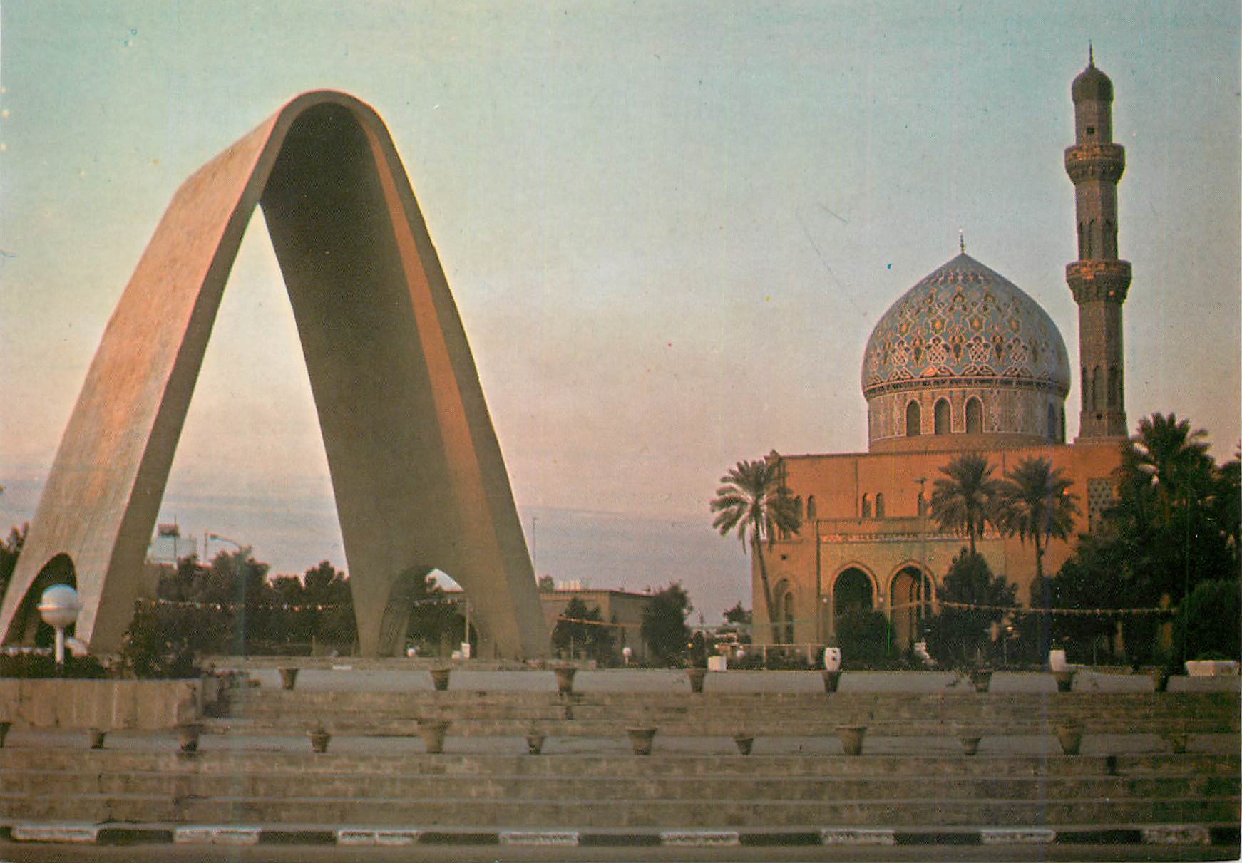 CPM Mosquee du Ramadan et du soldat Inconnu Baghdad Iraq 