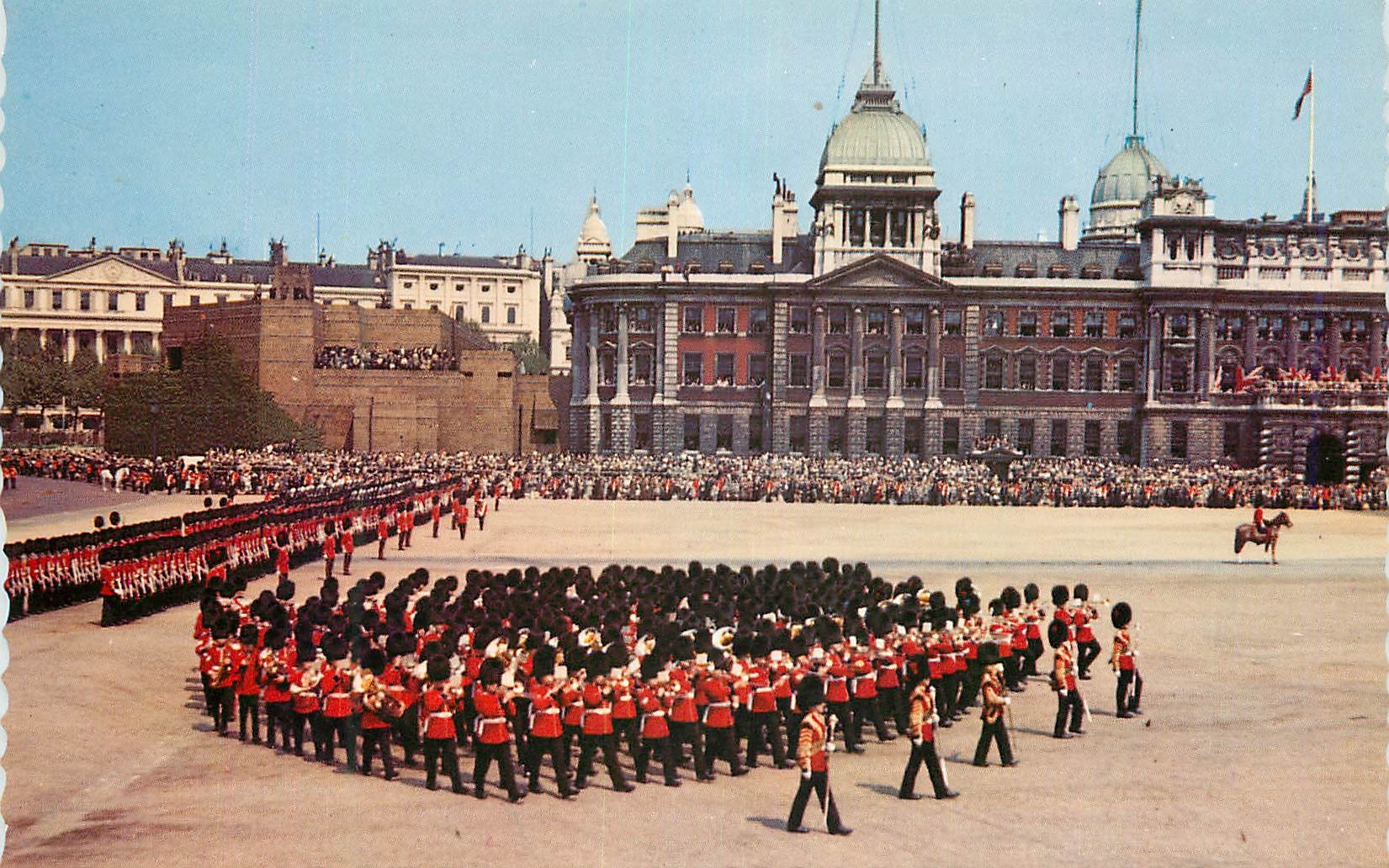 CPM Trooping the Colour London  Militaria