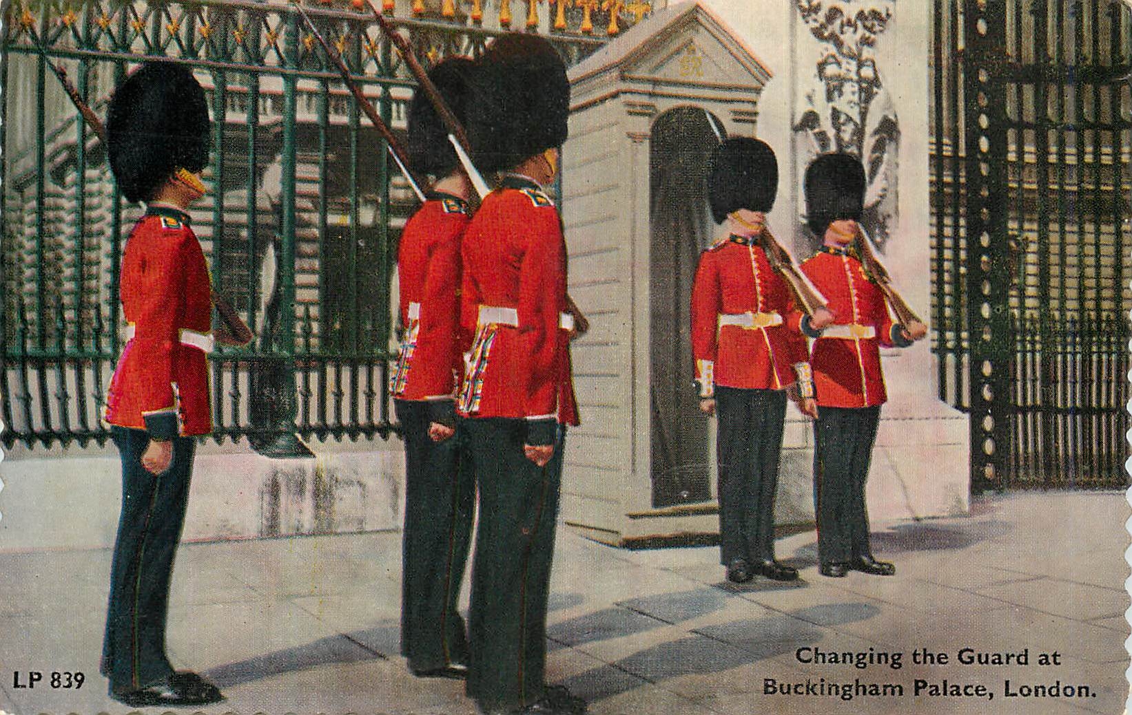 CPM Changing the guard at Buckingham Palace London  Militaria