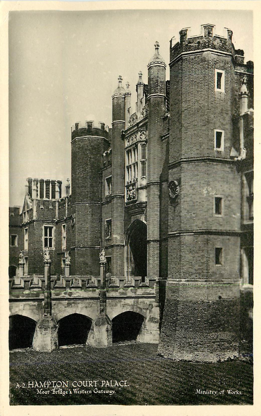 CPM Hampton Court Palace Meet Bridge Western Gateway 