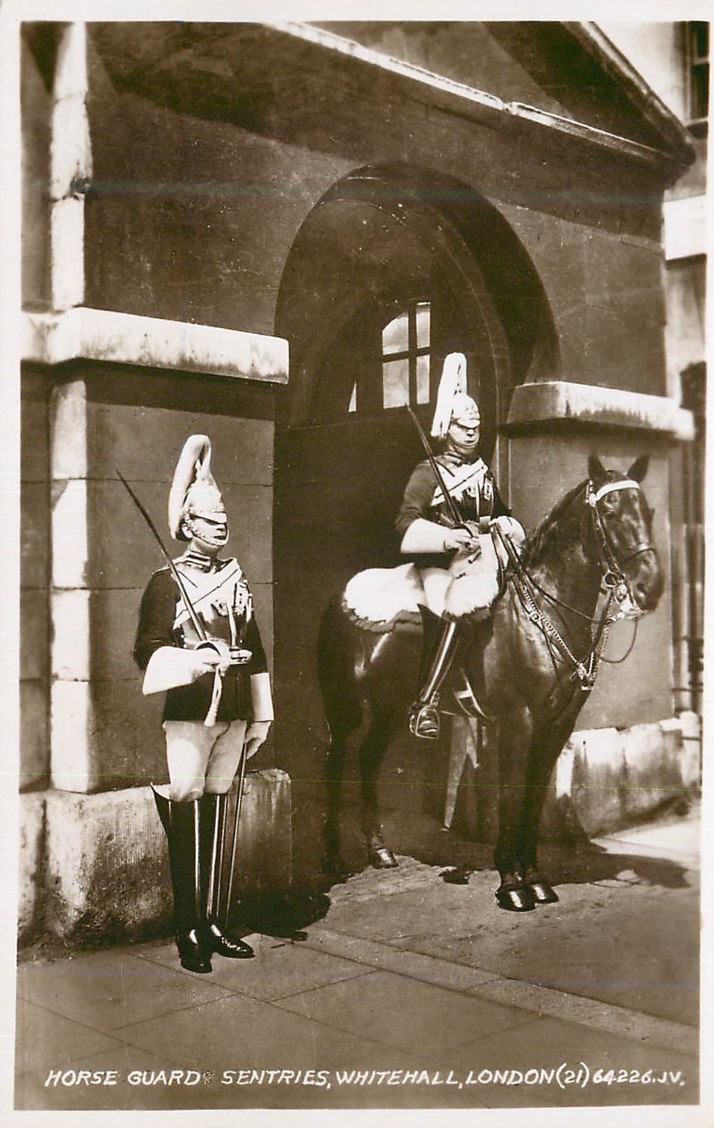 CPM Horse Guard Whitehall London Militaria