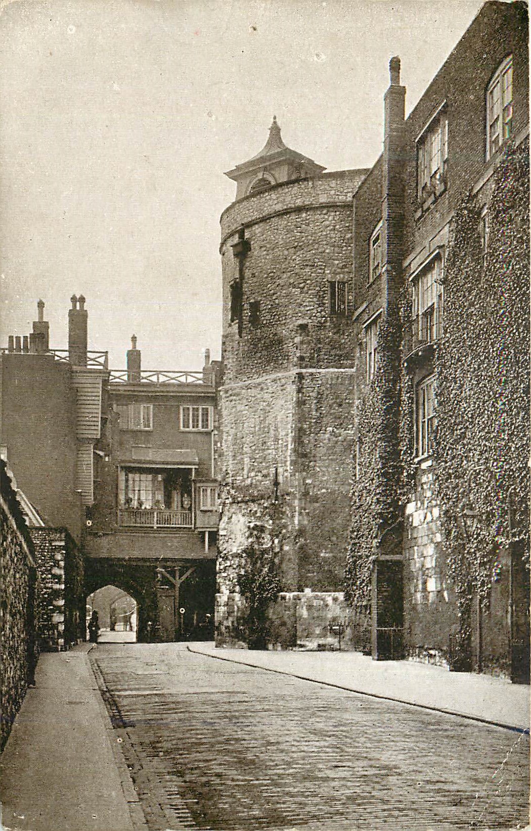 CPM Tower of London View along the Outer Ward looking towards the Byward Tower 