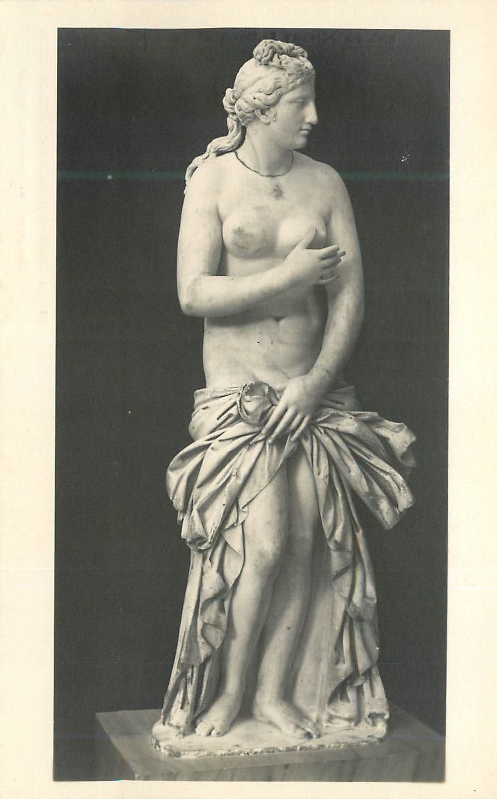 CPA Musee National d'Athenes Statue d'Aphrodite Baiae Italie