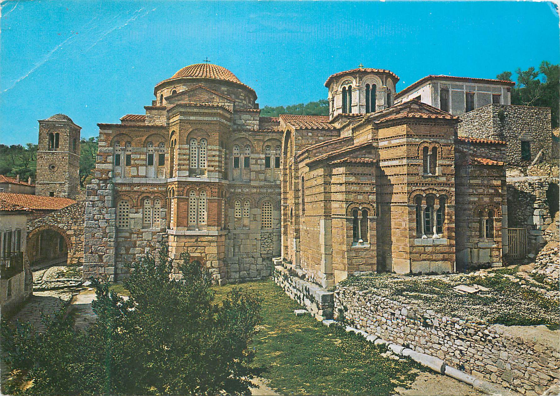 CPM le Couvent d'Hossios Loukas (XI sicle) les Eglises d'Hossios Loukas et de la Sainte Vierge Vue d'Ouest