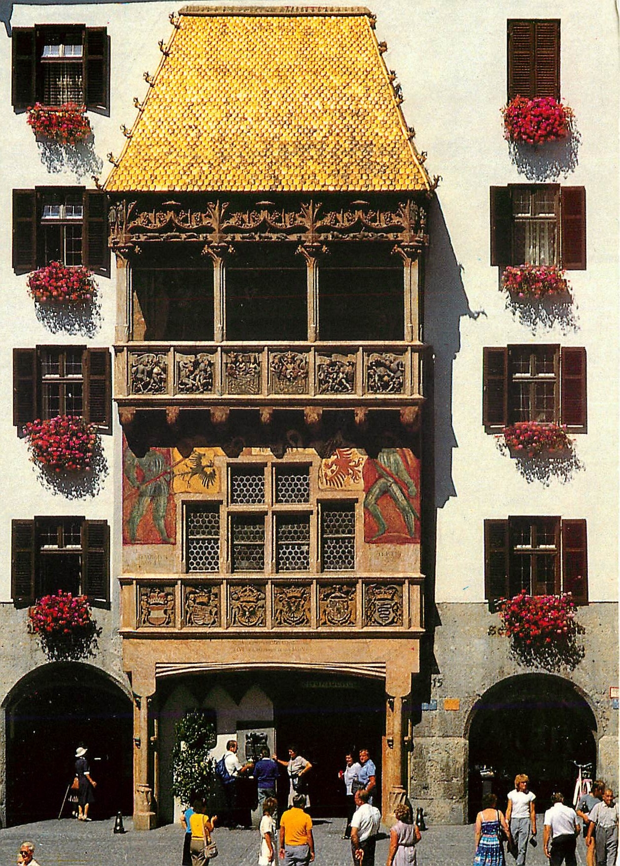 CPM Innsbruck Tirol Austria Le Petit Toit d'Or dans la Ville
