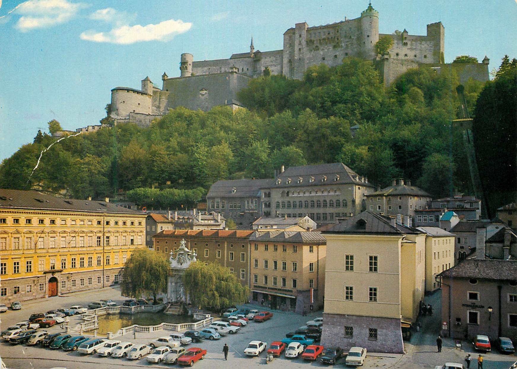 CPM Festspielstadt Salzburg Place du Chapitre avec le bassin des Cheveaux le Palais de l'Archeveque Le theatre de Marion