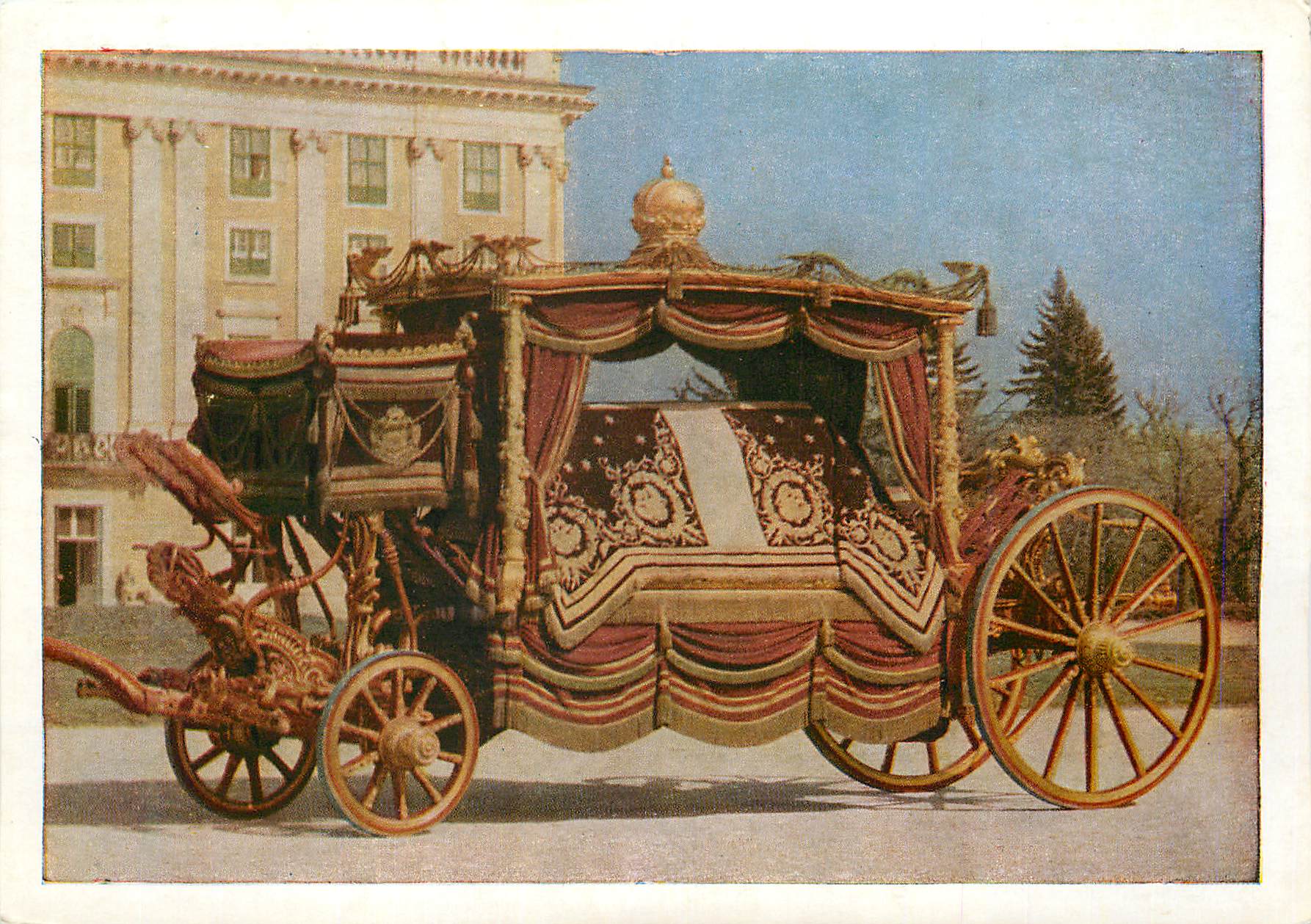CPM Wien Kunsthistorisches Museum Wagengurg in Schonbrunn Roter Leichenwagen des Wiener Hofes