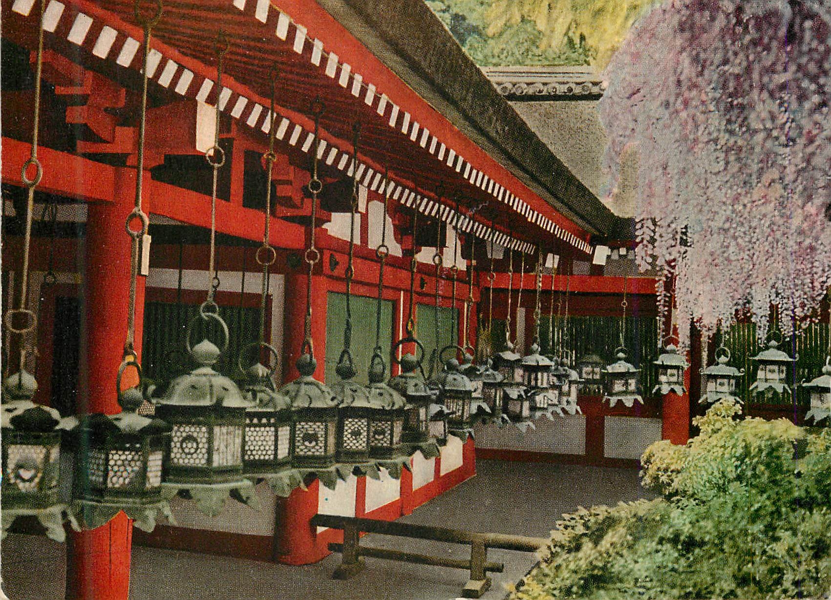 CPM Kasuga Shrine's Lanterna Shrine is Charmingly Decored With 1700 Old