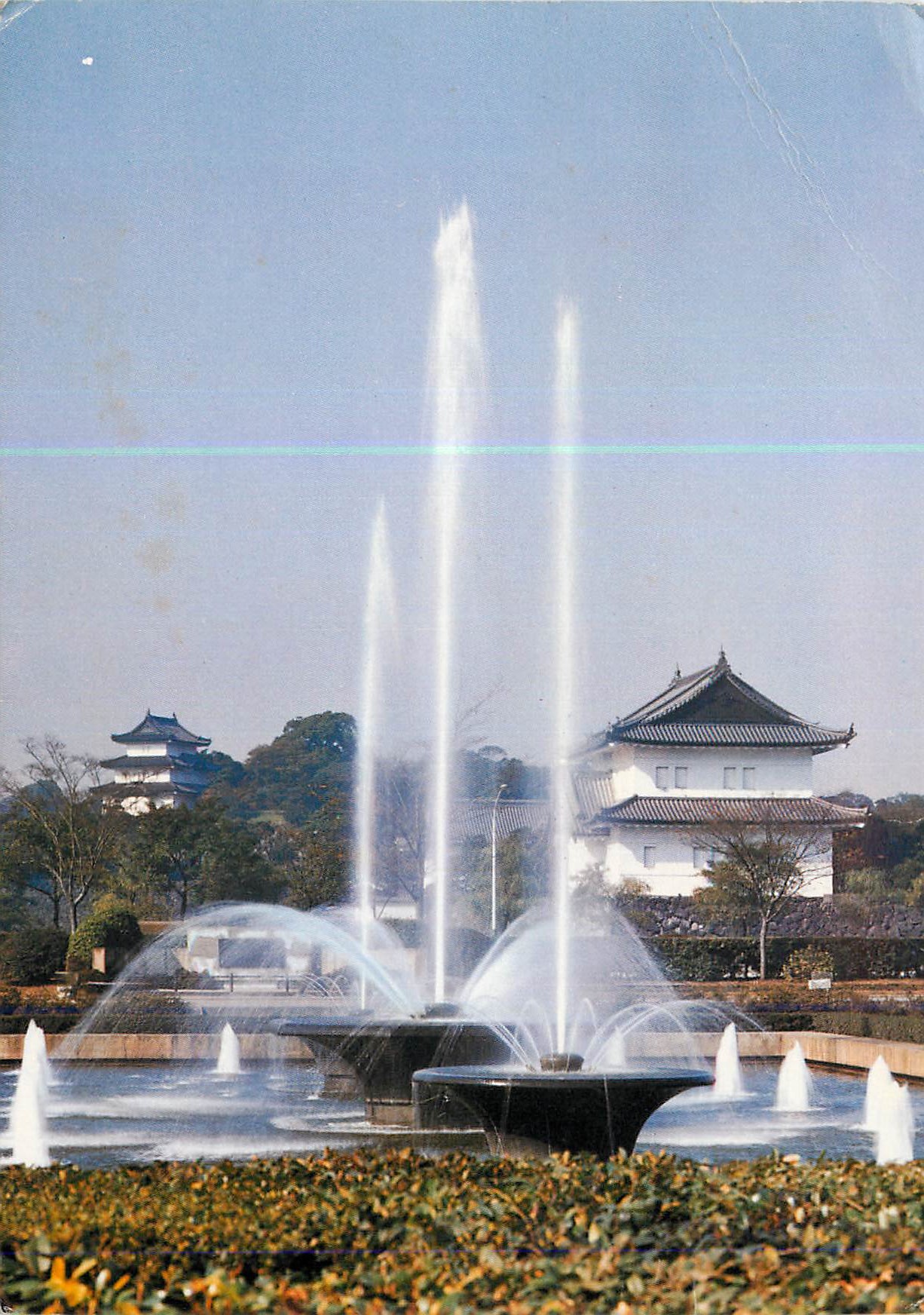 Fontaine commémorative du mariage du Prince héritier — Palais impérial à l'arrière-plan — NBC (Nippon Beauty Colour) Inc. Japon