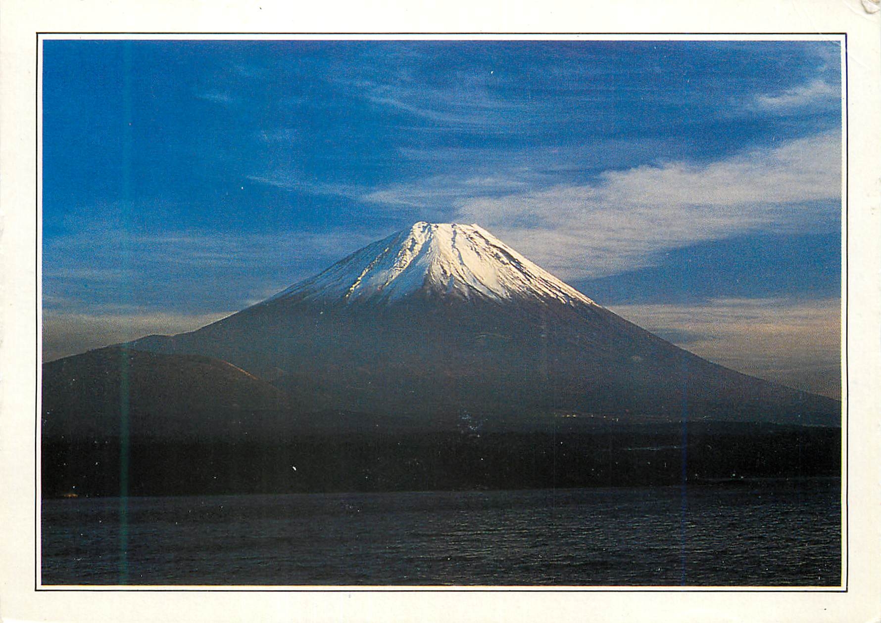 CPM Un Cone parfait de 3776m au sommet Neigeux le celebe Volan du Fuji Yama