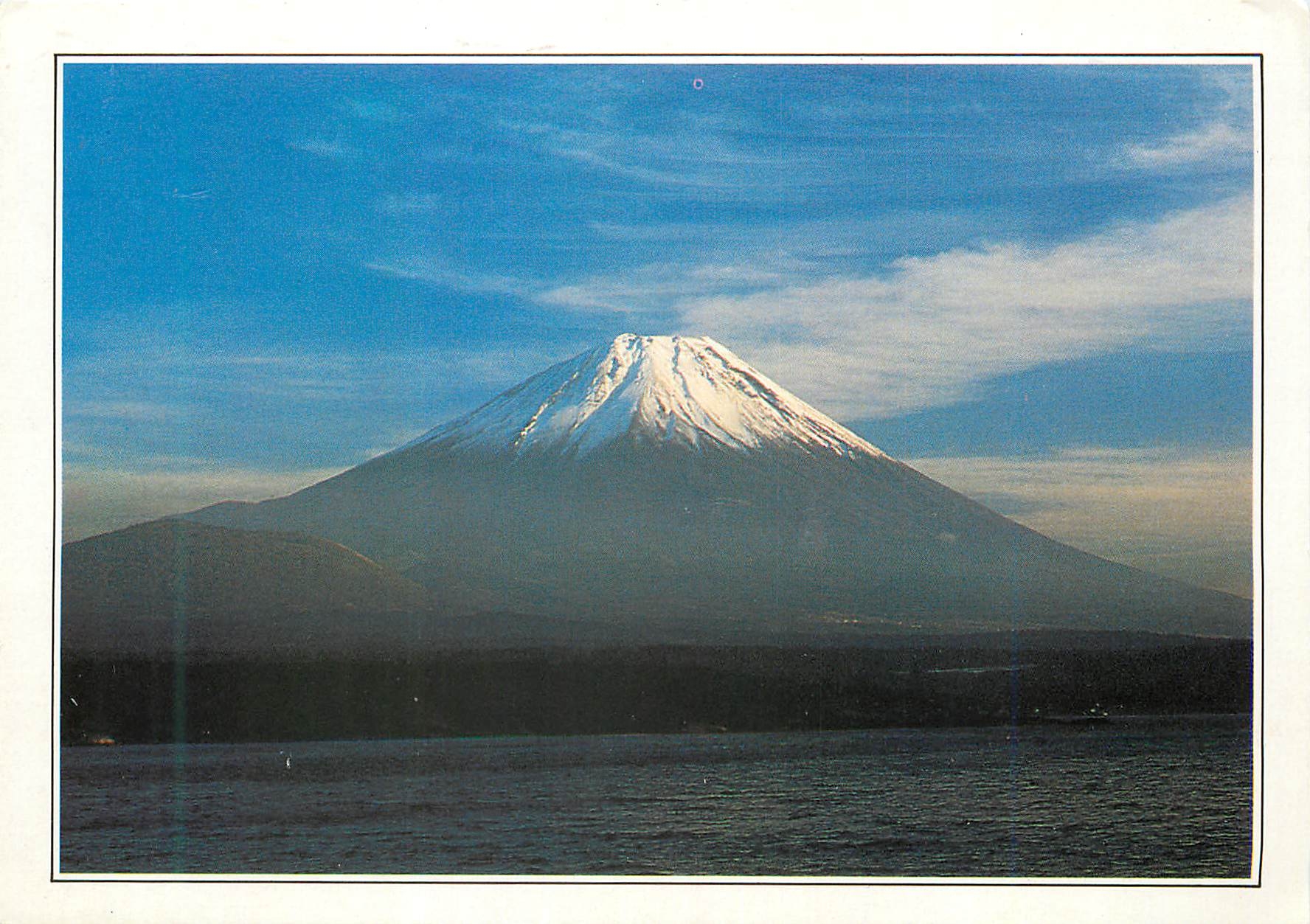CPM Un Cone parfait de 3776m au sommet Neigeux le celebe Volan du Fuji Yama