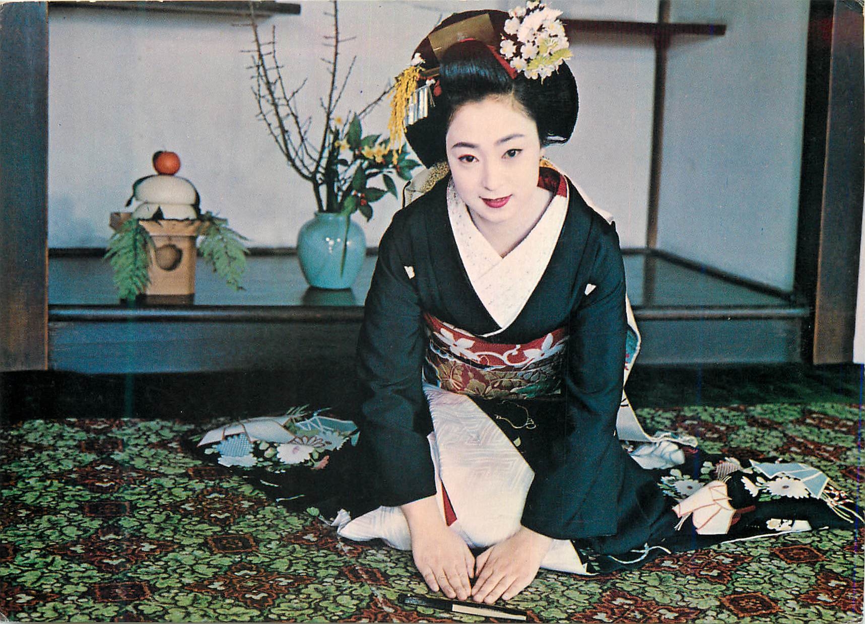 CPM Maiko Highly Trained professional Entertainer of Japan is Seen with a Formal Greeting Posture