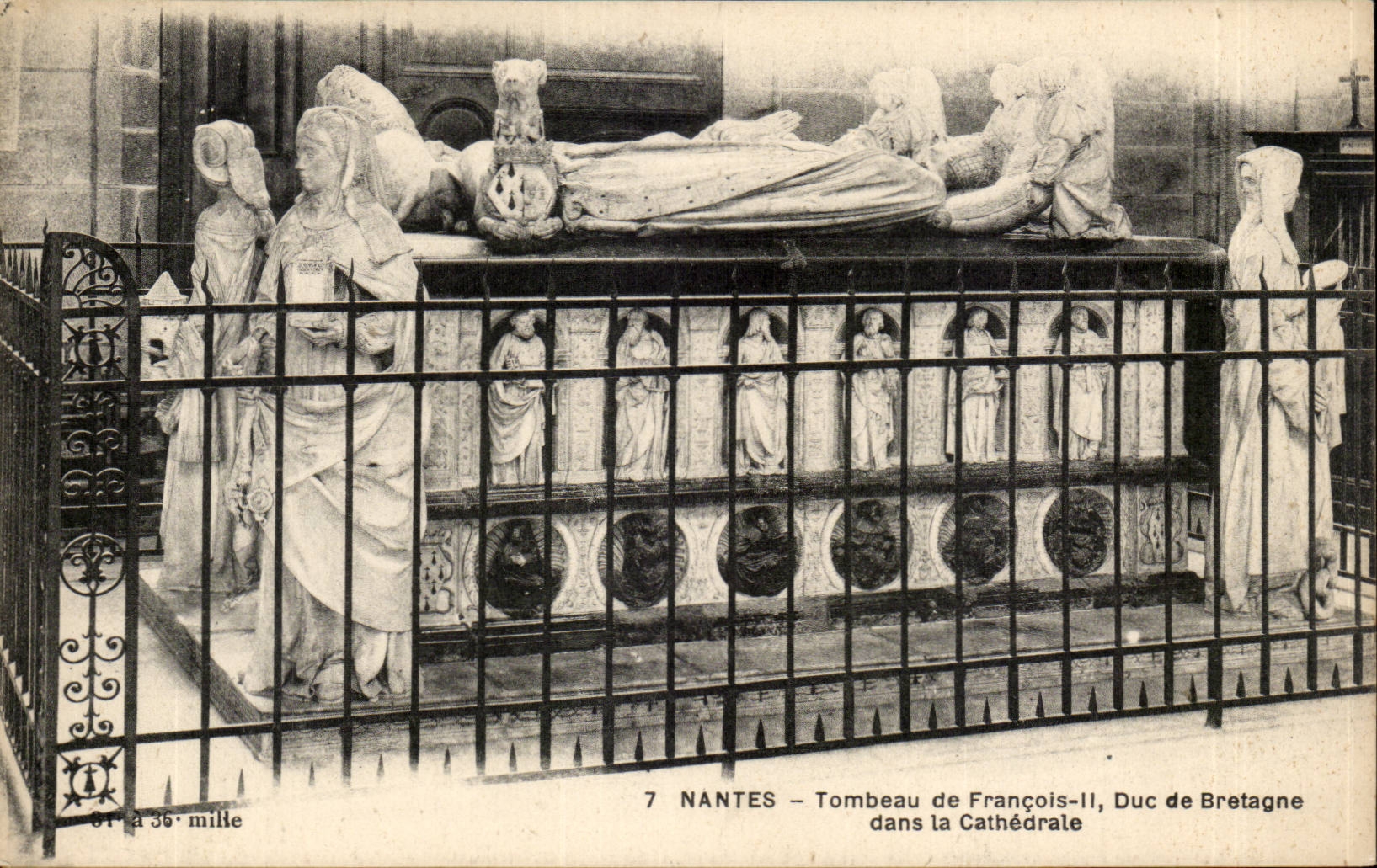 Nantes CPA Tombeau de Francois II Duc de Bretagne dans la cathedrale