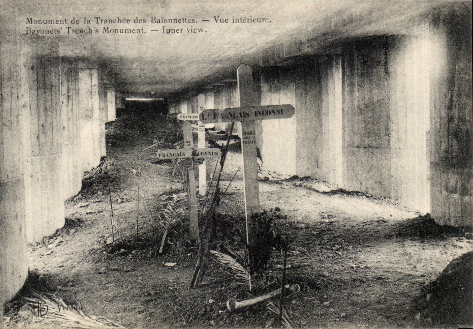 Monument de la Tranchée des Baïonnettes — Vue intérieure — Yerdou