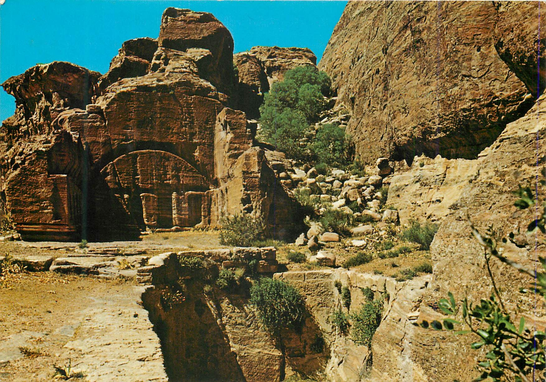CPM Garden Cistern Petra