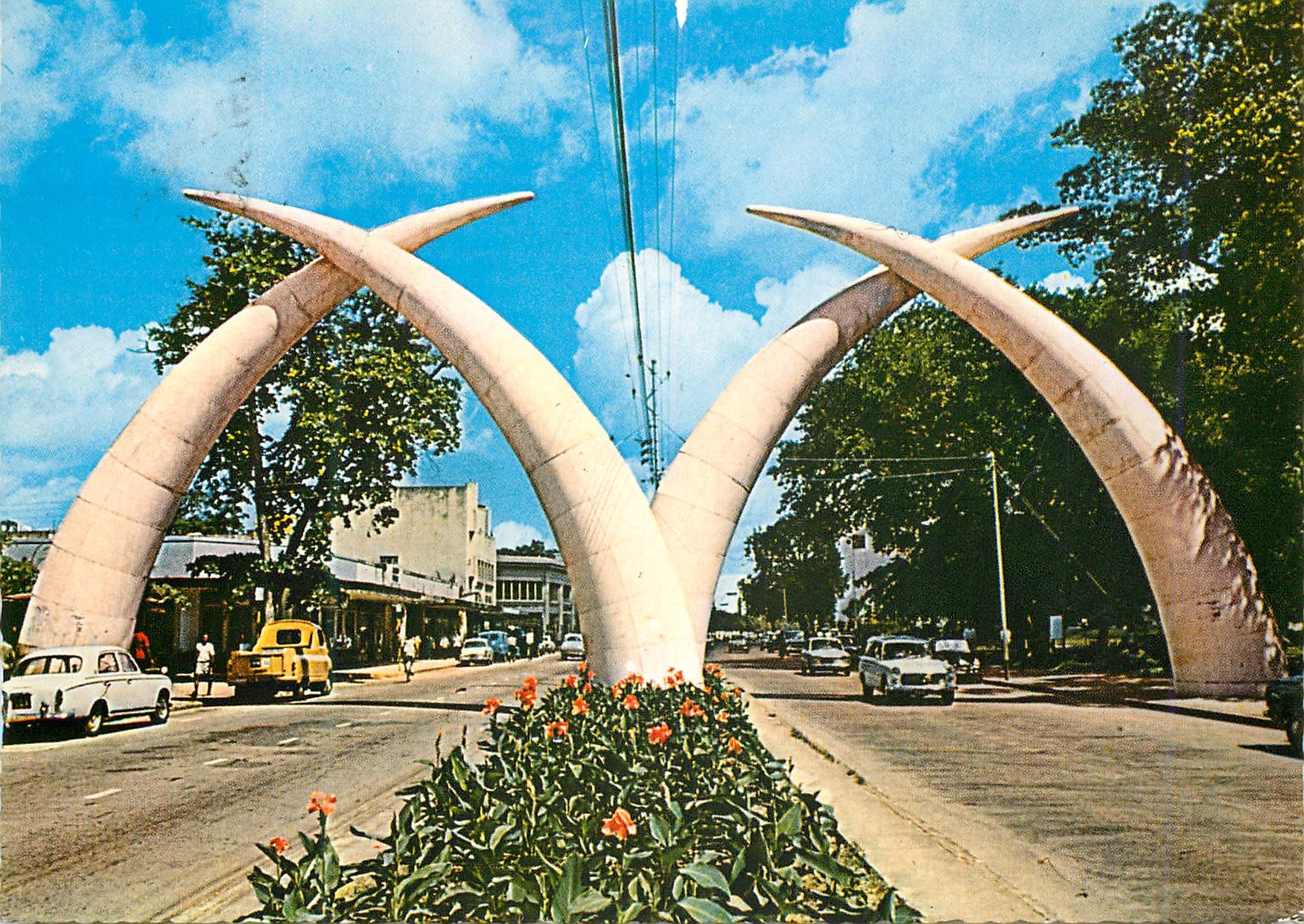 CPM Giant Tusks Mombasa Ivoire Elephant