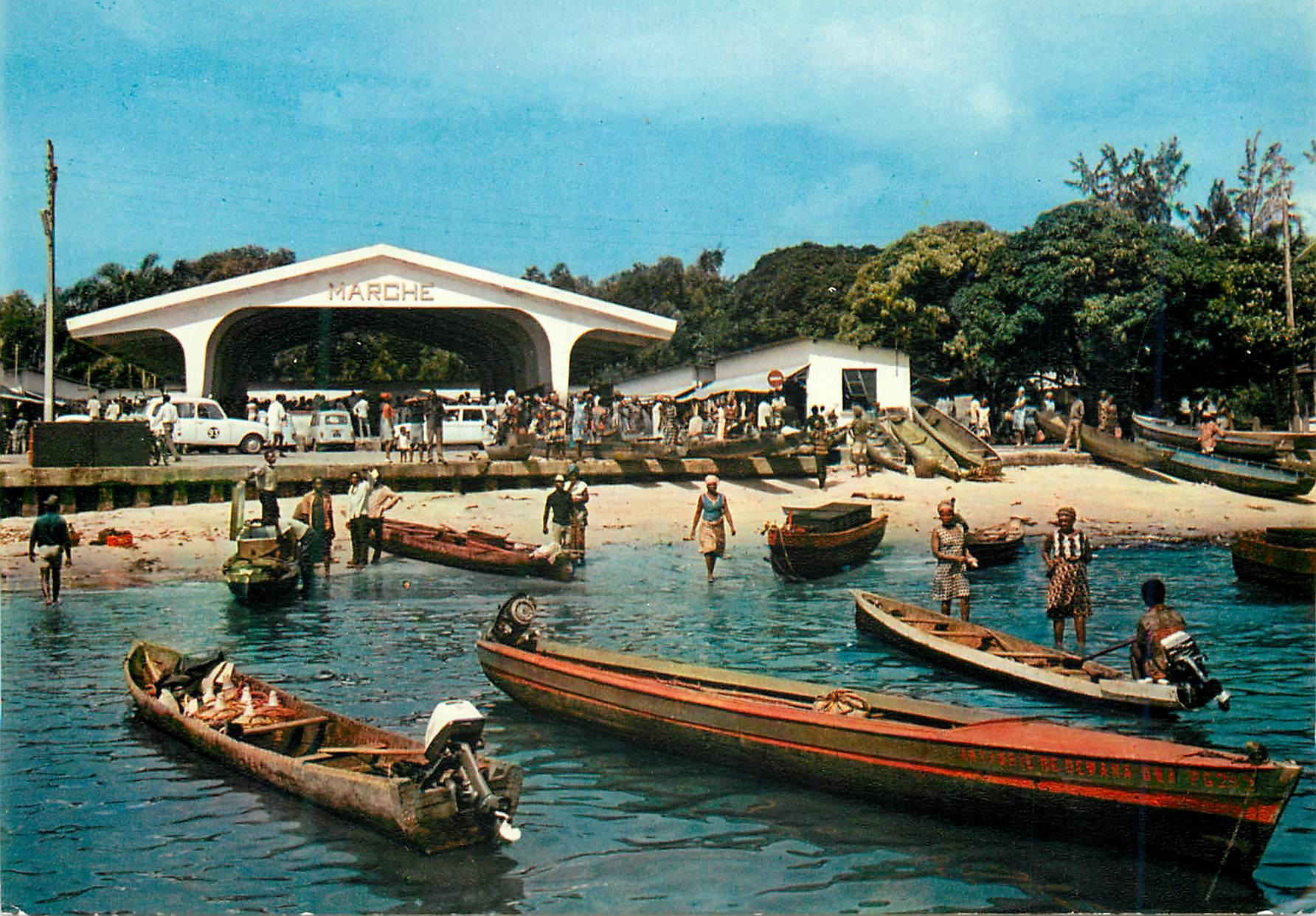 CPM Le Marche de Port Gentil Gabon Bateaux