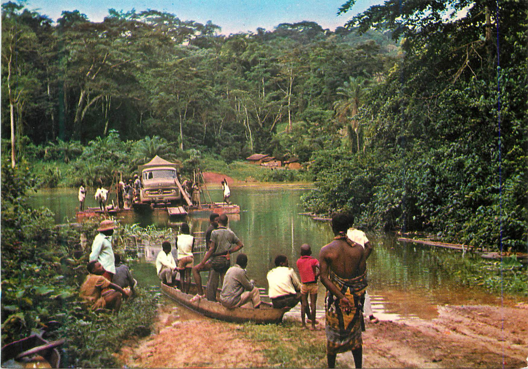 CPM Le Gabon d'Hier La traversee de la N'Gounie en Saison de Pluies