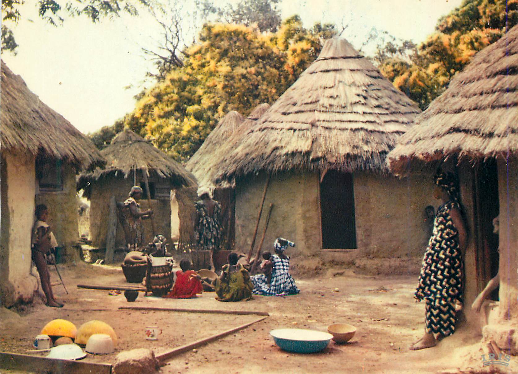 CPM Afrique en Couleurs Village Africain