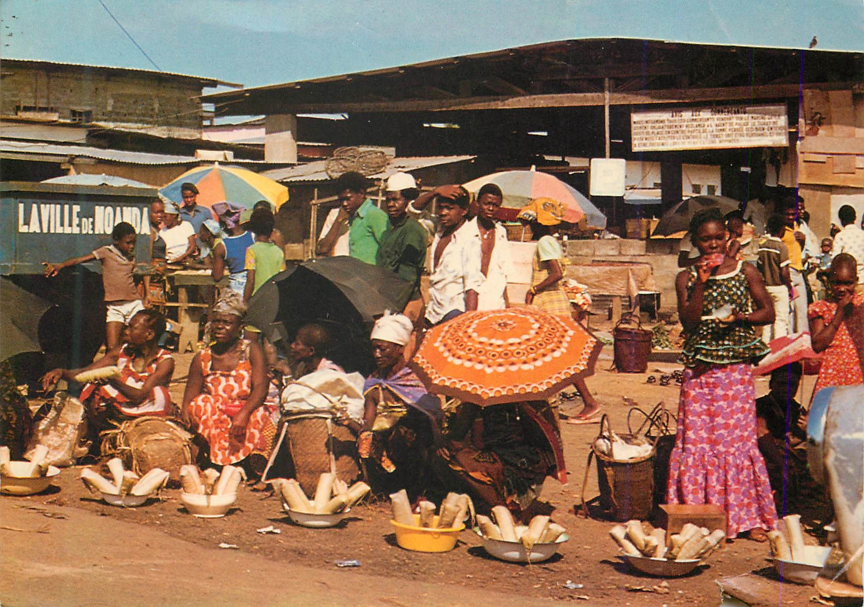 CPM Images du Gabon Marche a Moanda (Haut Ogooue)