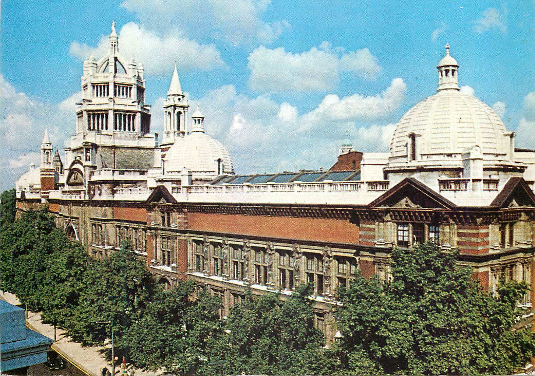 CPM London Kensington Victoria and Albert Museum