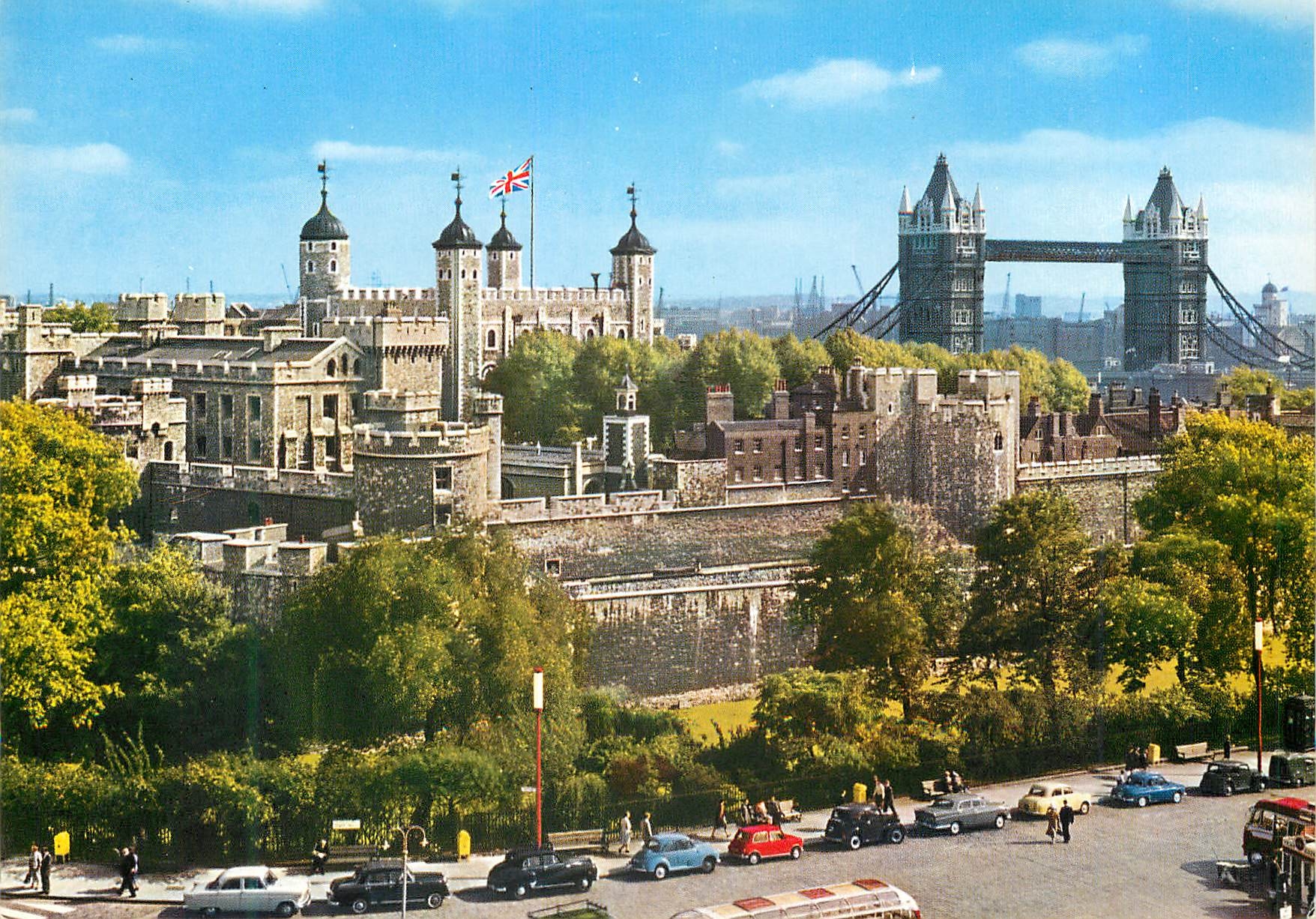 CPM The Tower of London and Tower Bridge