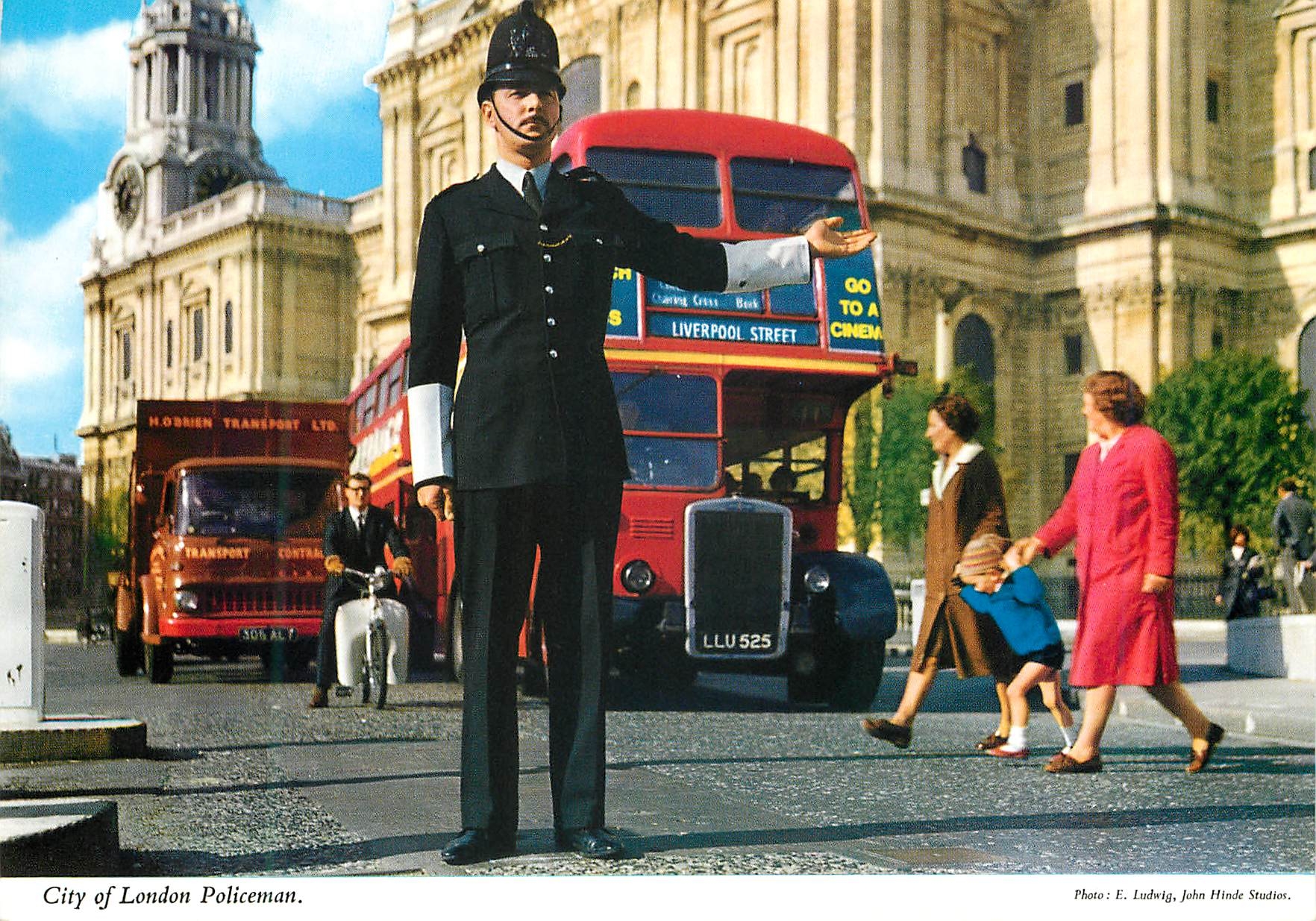 CPM City of London Policeman Autobus Folklore