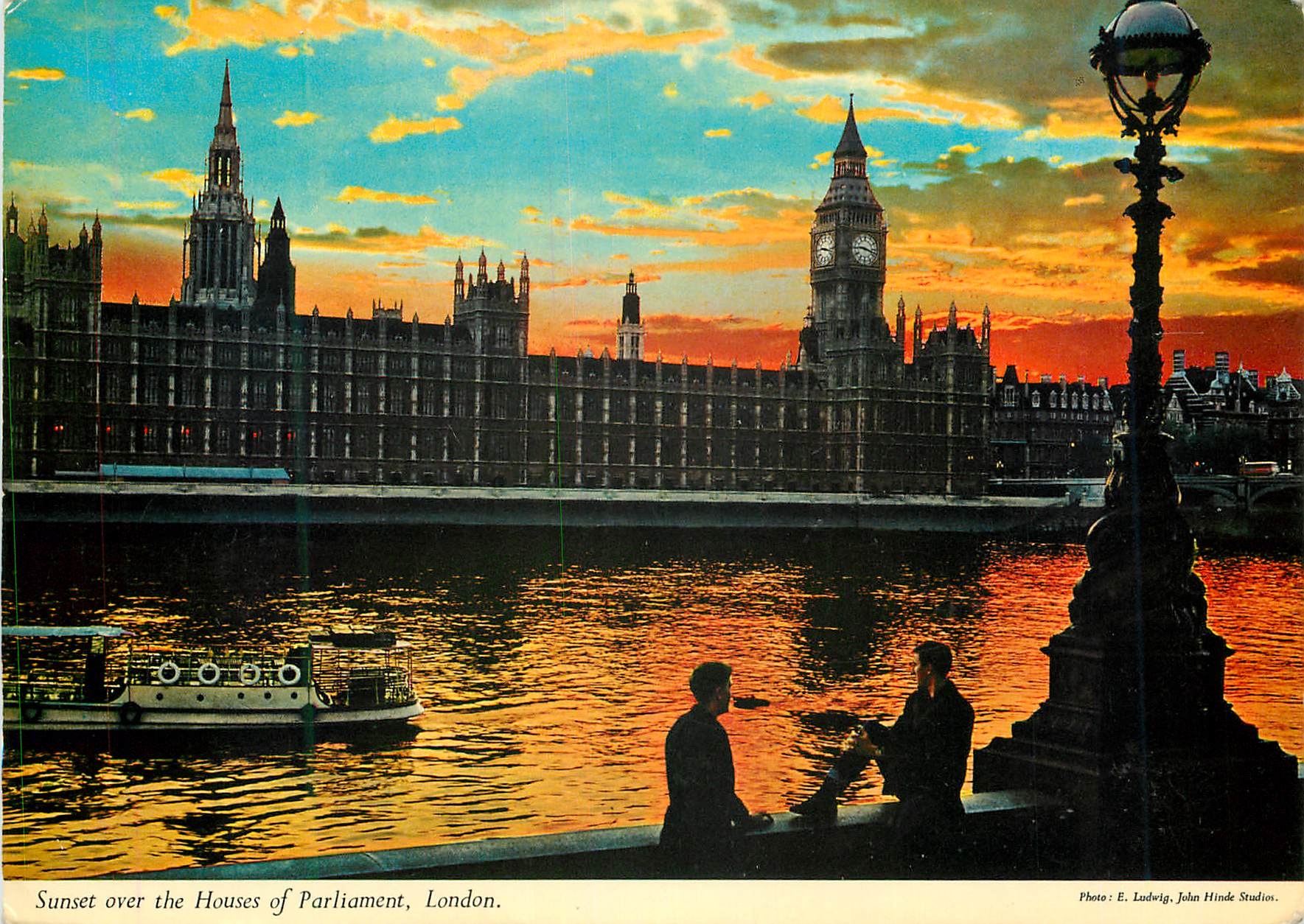 Sonnenuntergang über die Houses of Parliament, London — Foto: E. Ludwig, John Hinde Studios