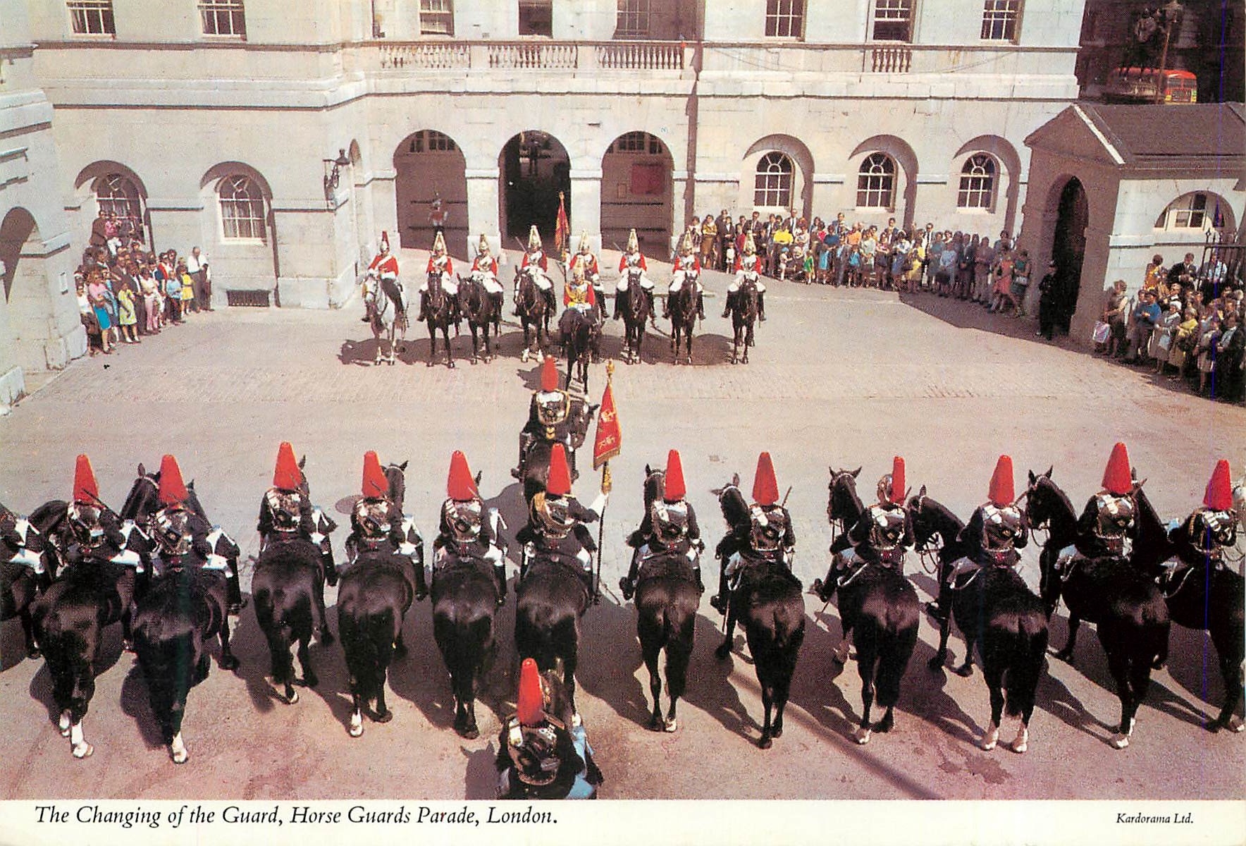 CPM The changing of the Guard Horse Greetings Parade London Militaria