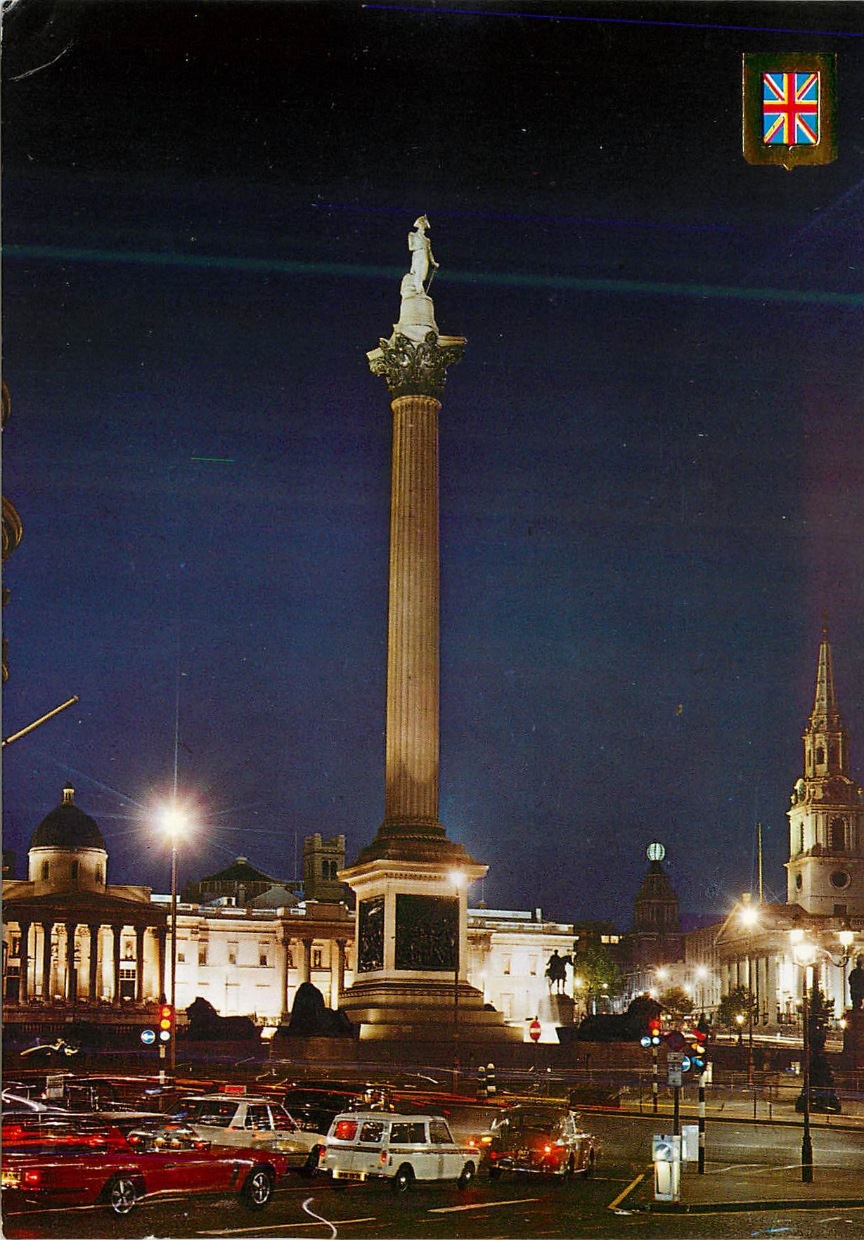 CPM London Vue Nocturne du Monument Ã Nelson et la Place de Trafalgar