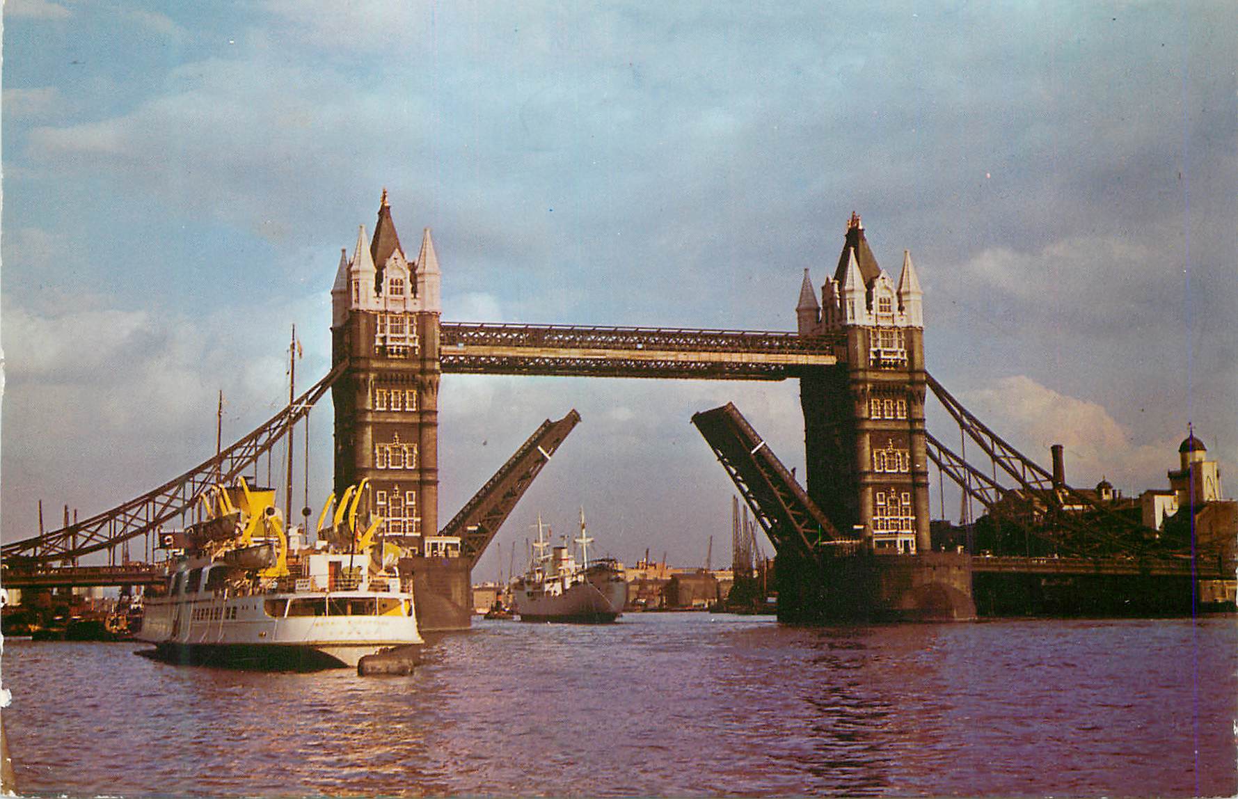 CPM Tower Bridge London Bateau