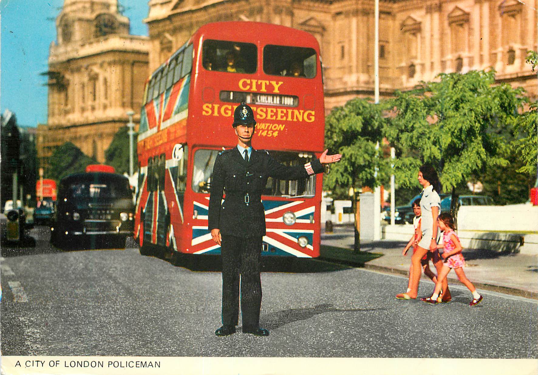 CPM A City London Policeman Police Autobus