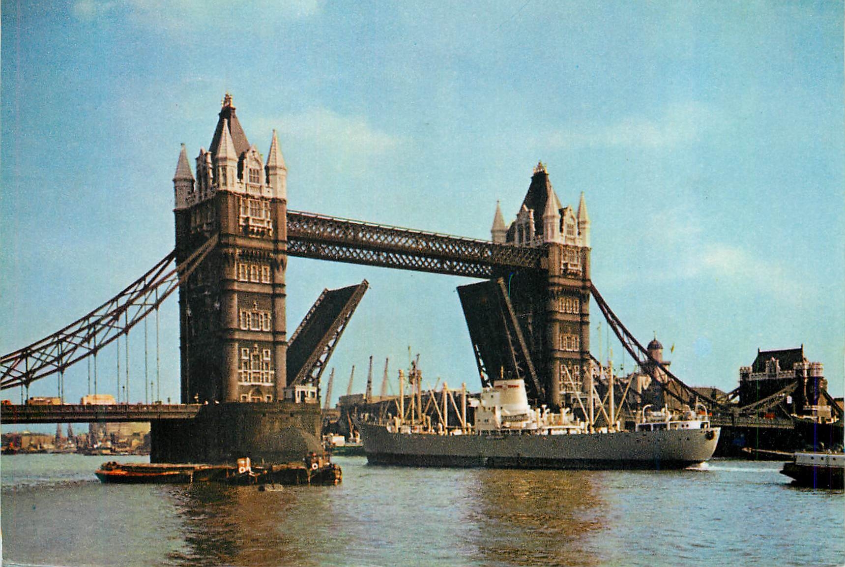 CPM Tower Bridge London Bateau