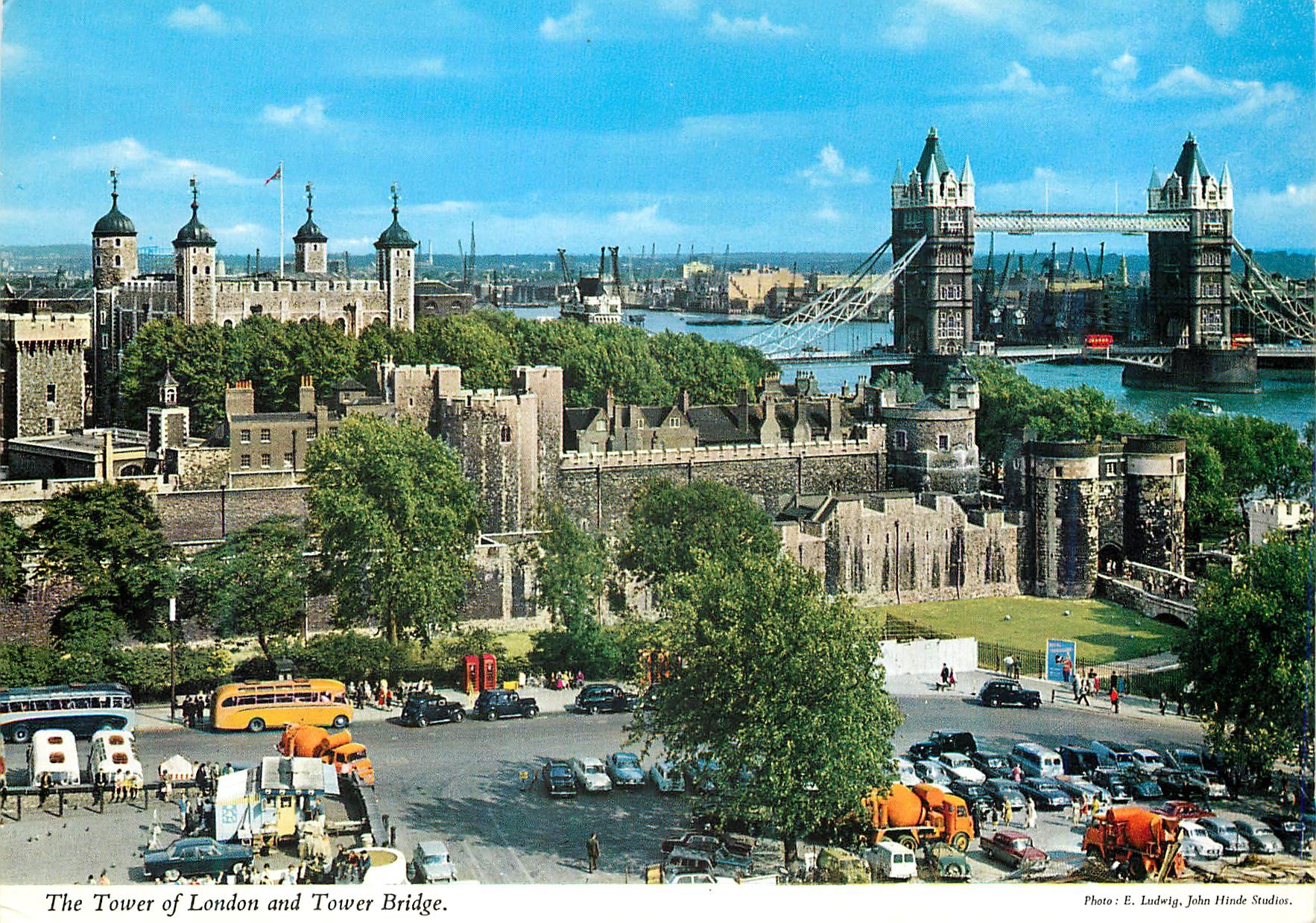 CPM The Tower of London and Tower Bridge