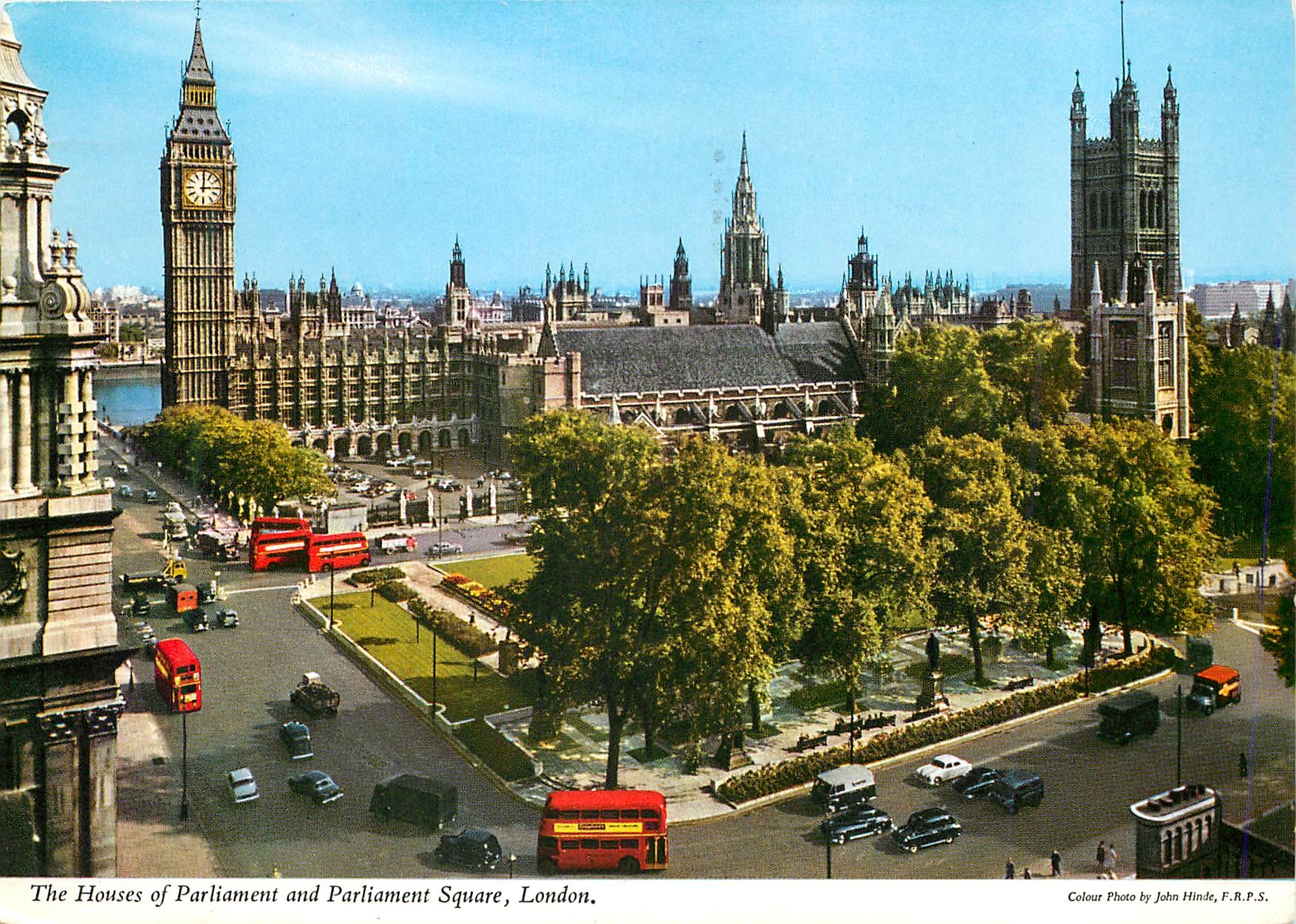Les Maisons du Parlement et la Place du Parlement, Londres — Photographie couleur par John Hinde, F.R.P.S.
