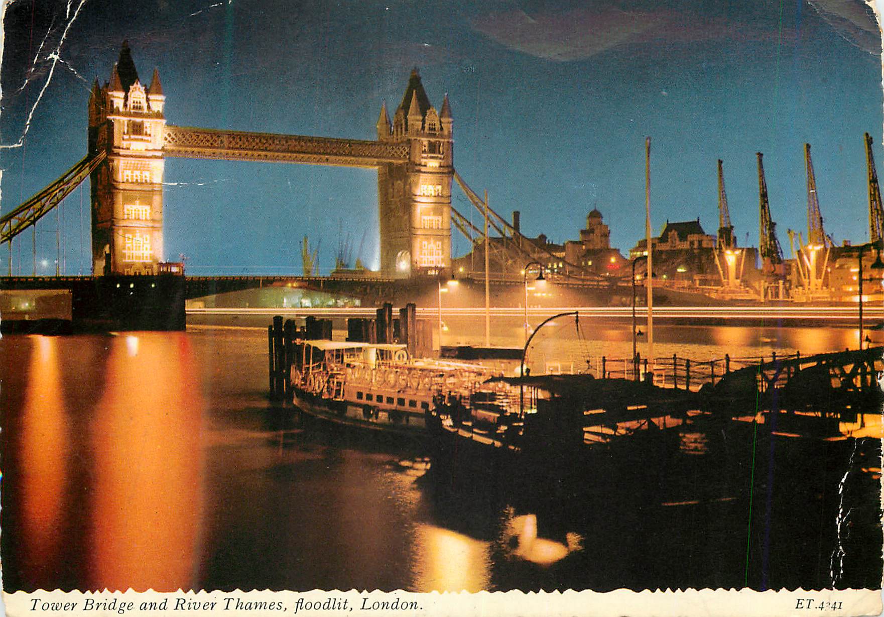 Tower Bridge and River Thames, floodlit, London — Éditeur Valentine & Sons Ltd, n° série ET.4341