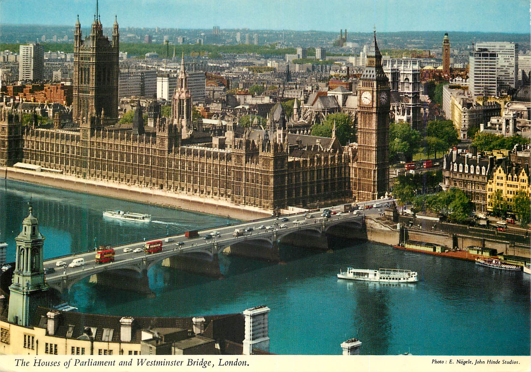 Las Houses of Parliament y el puente de Westminster, Londres — Foto: E. Nägele, John Hinde Studios