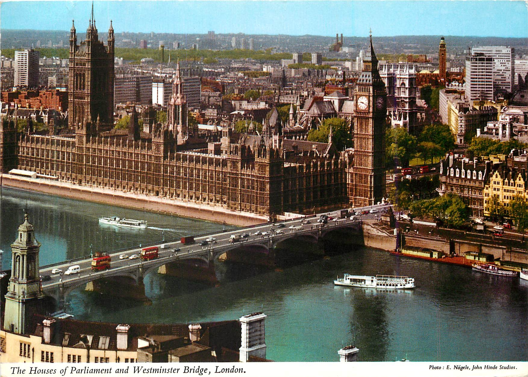 Die Säle des Parlaments und die Westminster-Brücke, London — Foto E. Nägele, John Hinde Studios