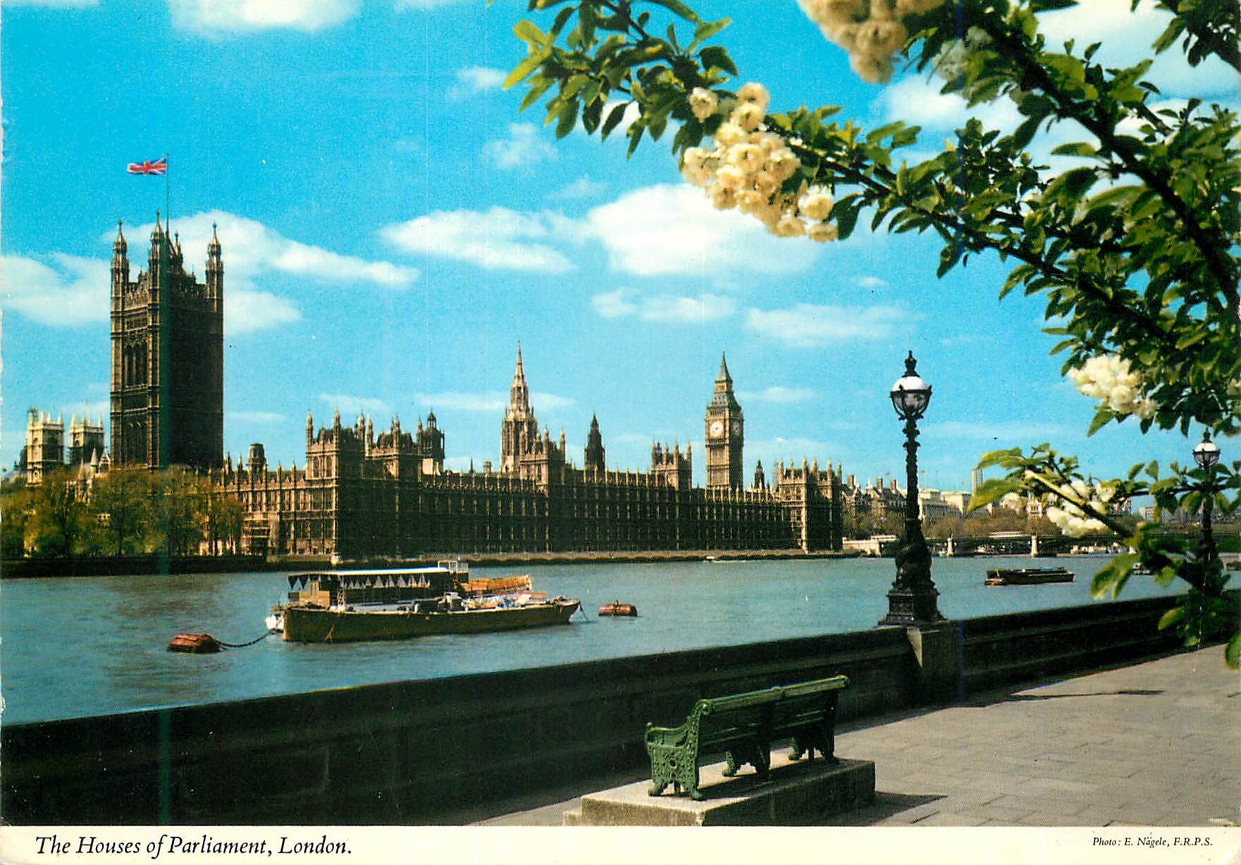 Les Chambres du Parlement, Londres — Photo E. Nägele, F.R.P.S.