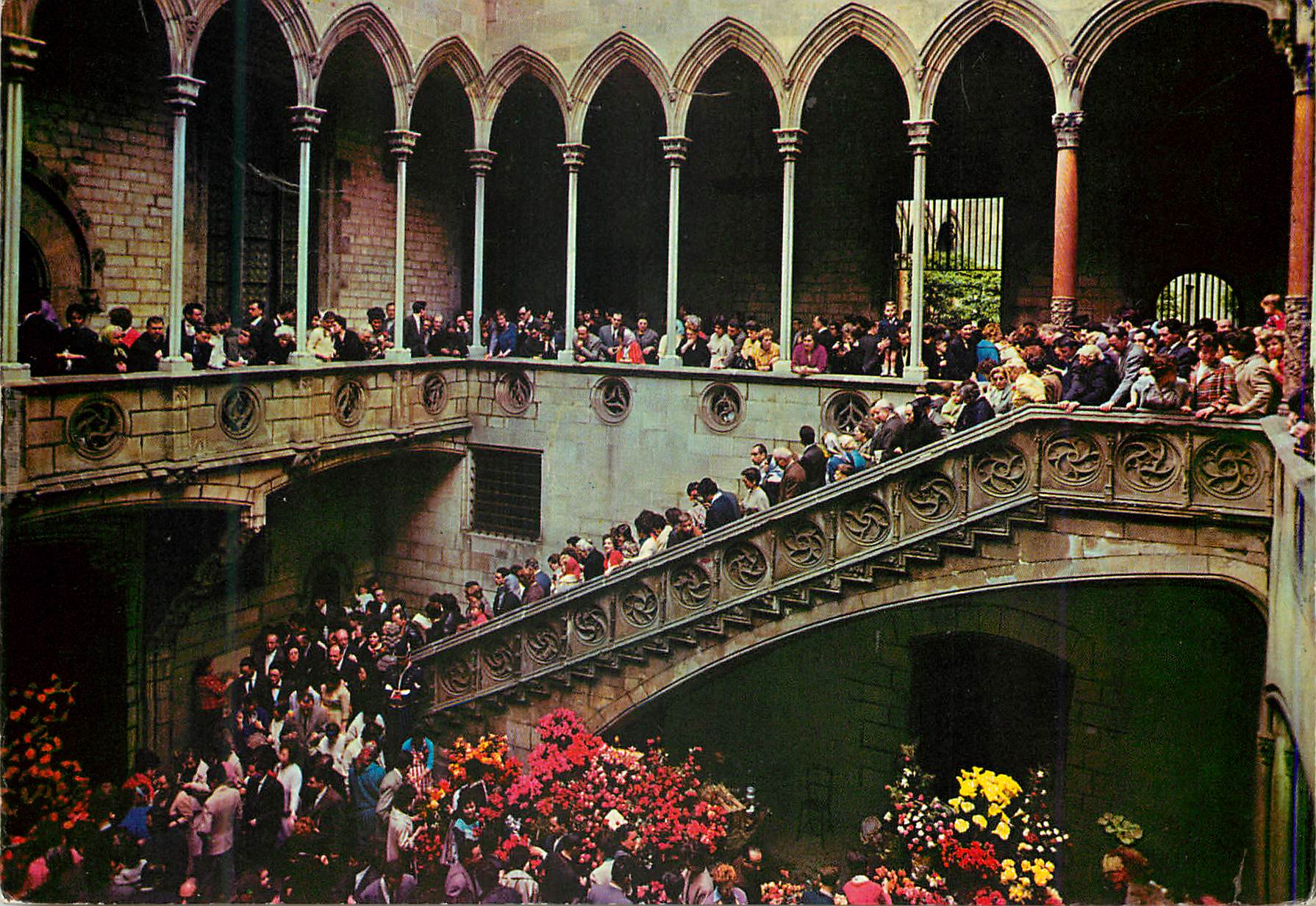 CPM Barcelona Quartier Gothique Palais des Deputes Cour Gothique