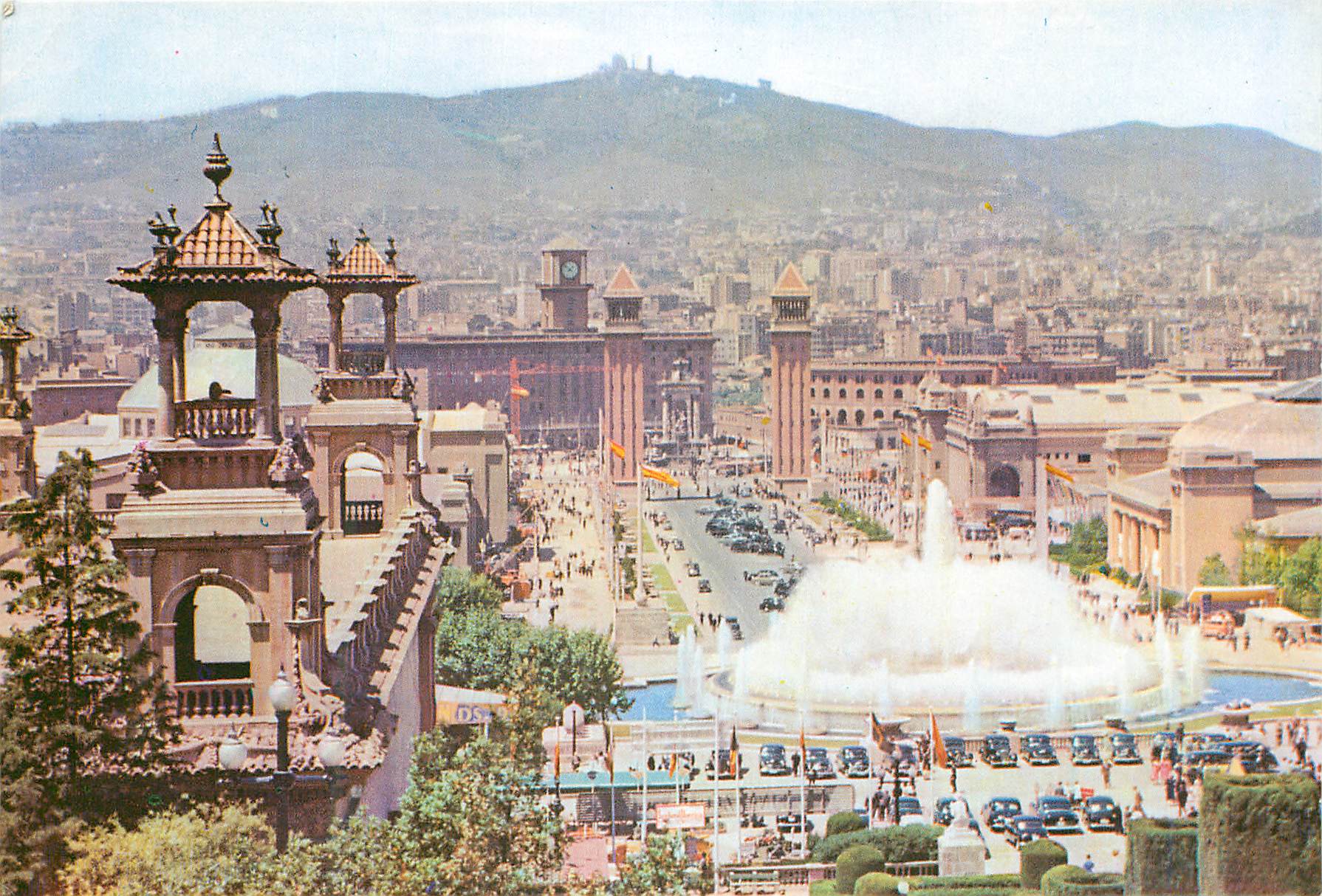 CPM Barcelona Jet d'eau de Montjuich et Vue Panoramique
