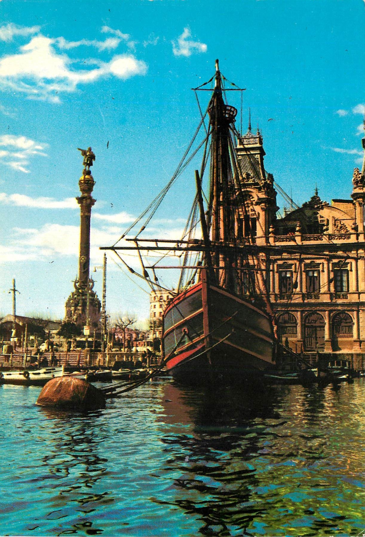 CPM Barcelona Monument a Colomb et Carabela Santa Bateau