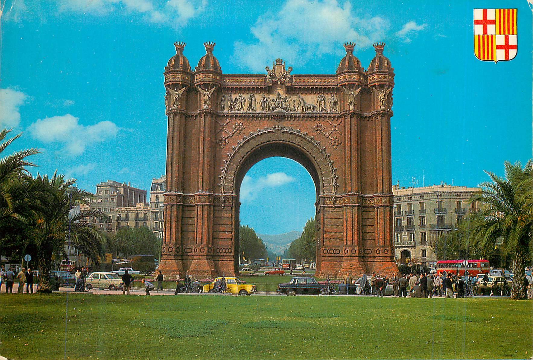 CPM Barcelona Paseo y Arco del Triunto Arc de Triomphe