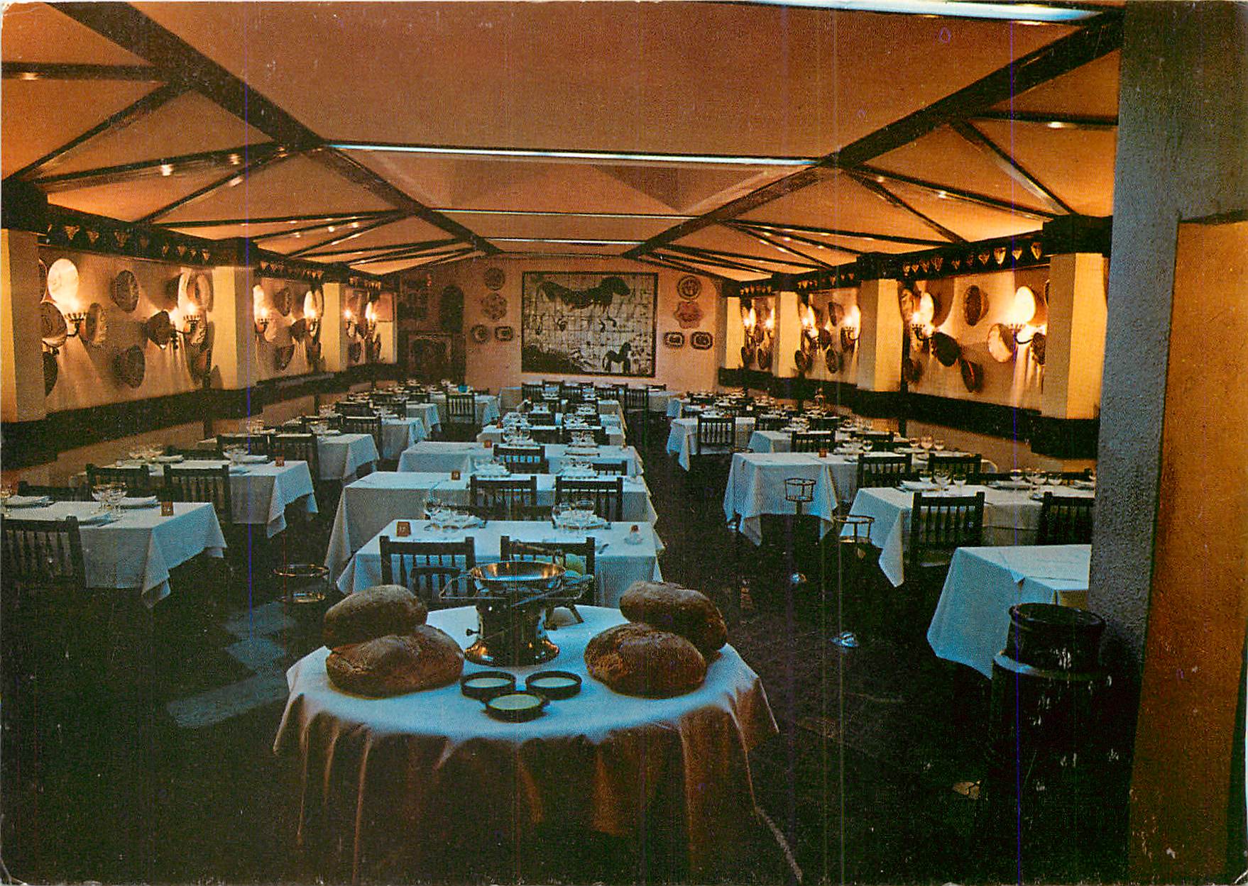 CPM Barcelona Restaurante Niu Guerrer Salon Principal