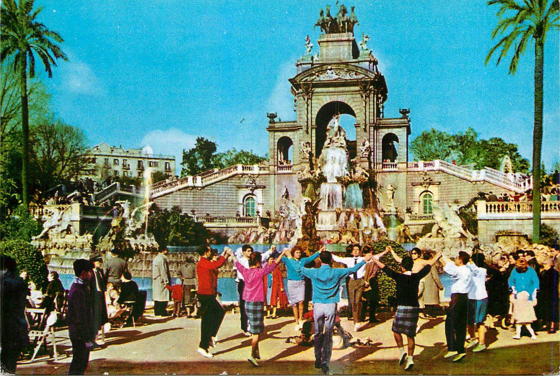 CPM Barcelona Sardonas et Cascades au Jardin Ciudadela