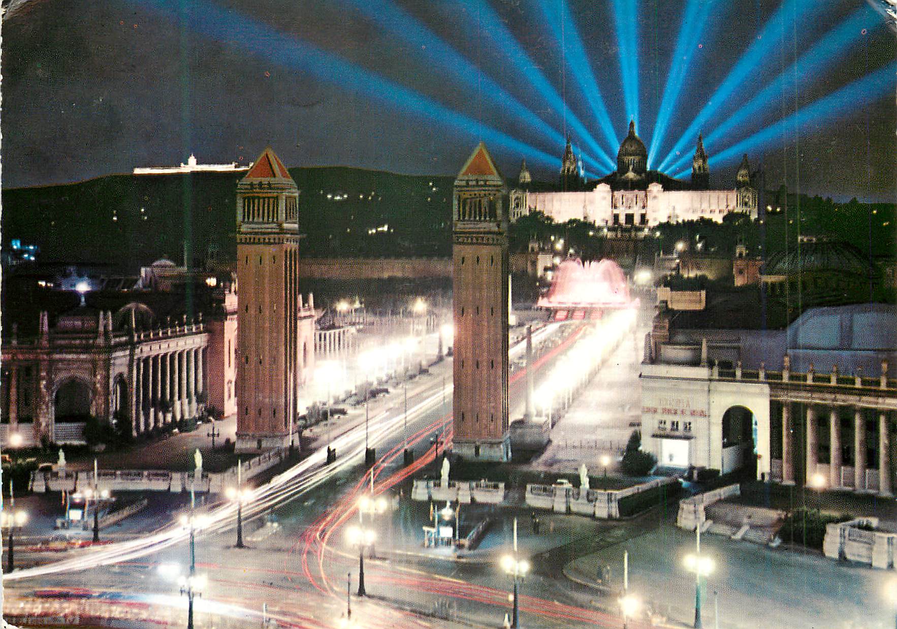 CPM Barcelona Entree de la Foire Internationale et Palais National de Montjuich La Nuit