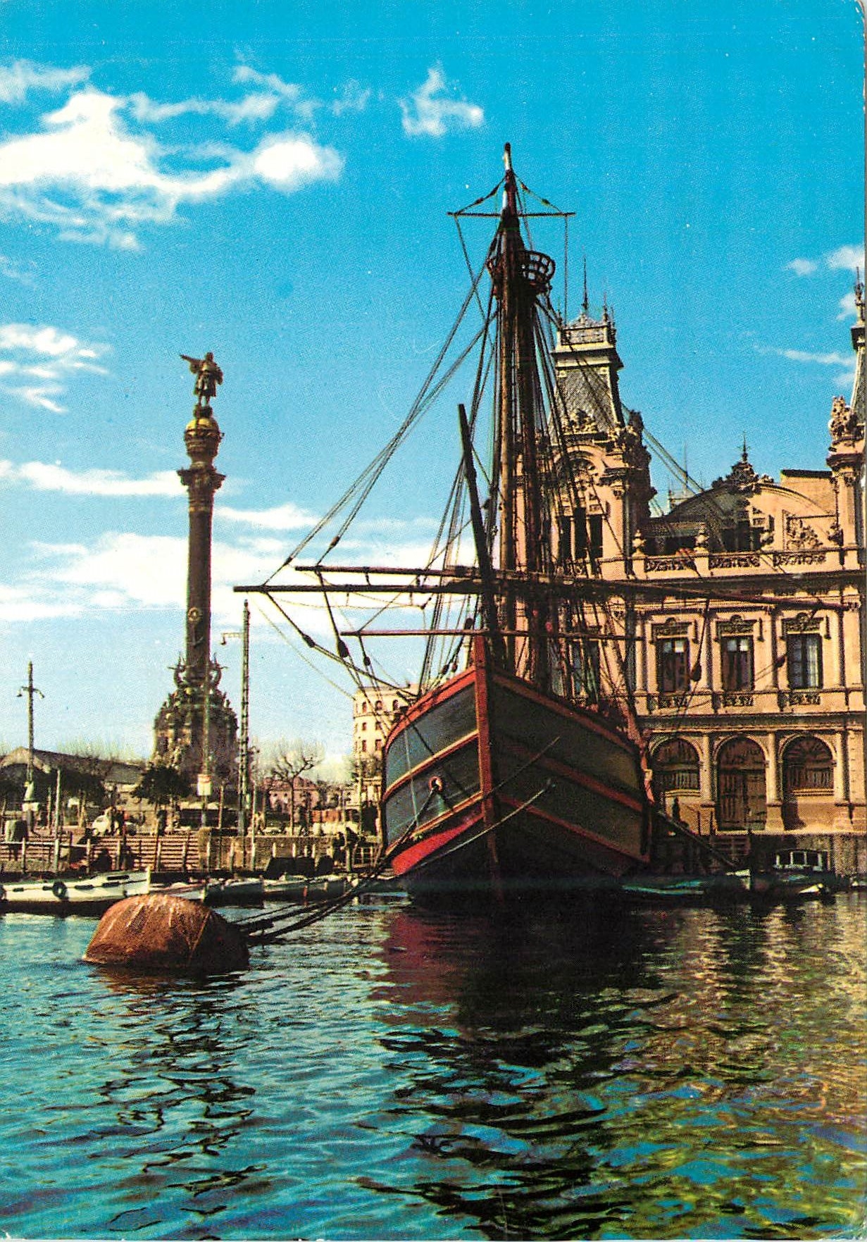 CPM Barcelona Monument a Colomb et carabela Santa Maria Bateau Christophe Colomb
