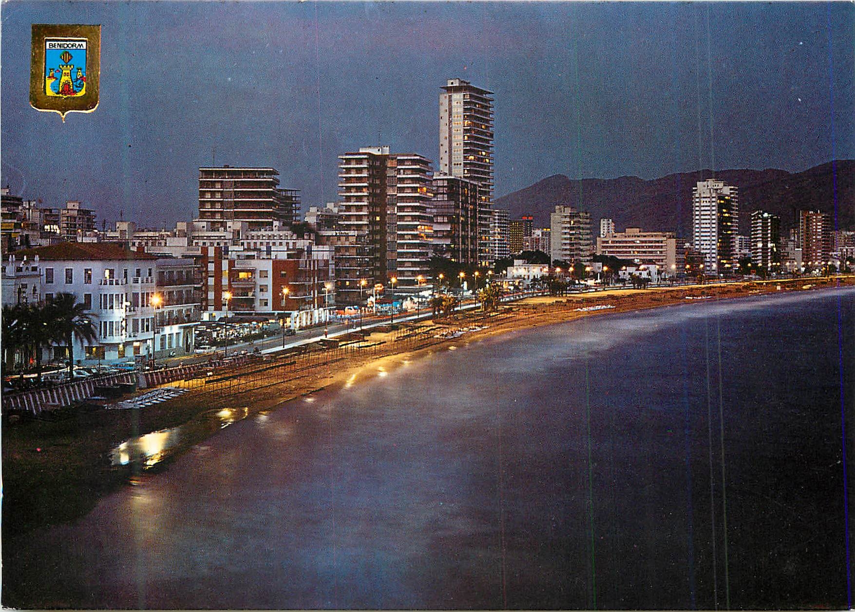 CPM Benidorm (Alicante) Vue Nocturne de la Plage de Levante