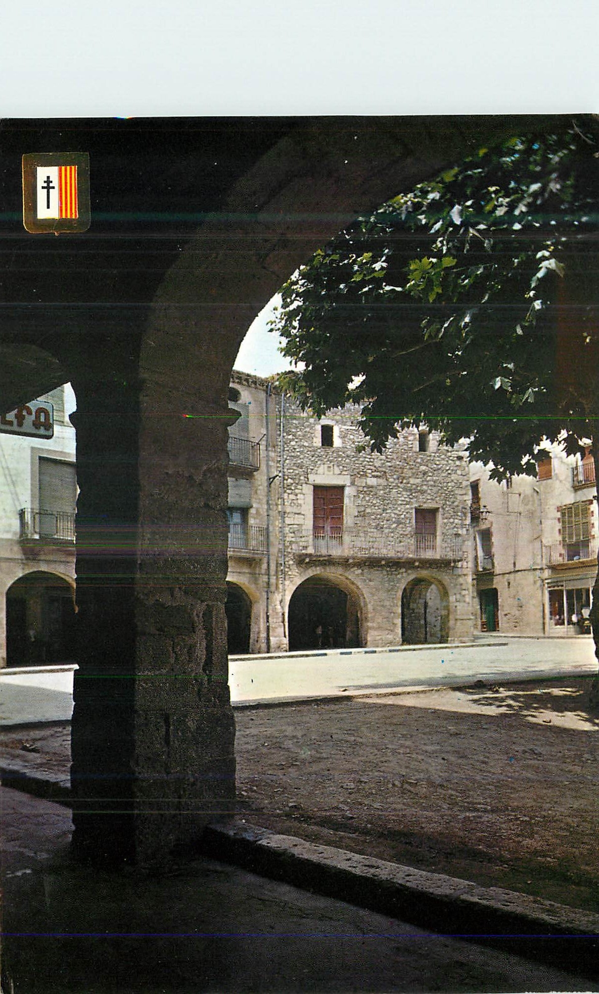 CPM Besalu (Gerona) Comptal Vila Place d'Espangne Porches Romans