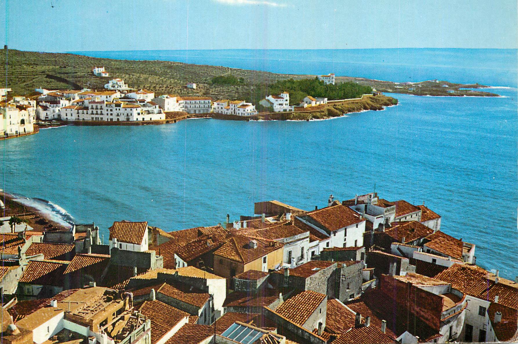 CPM Cadaques Costa Brava La Proue des Bouluart Decoupee dans sa Jolie Rade
